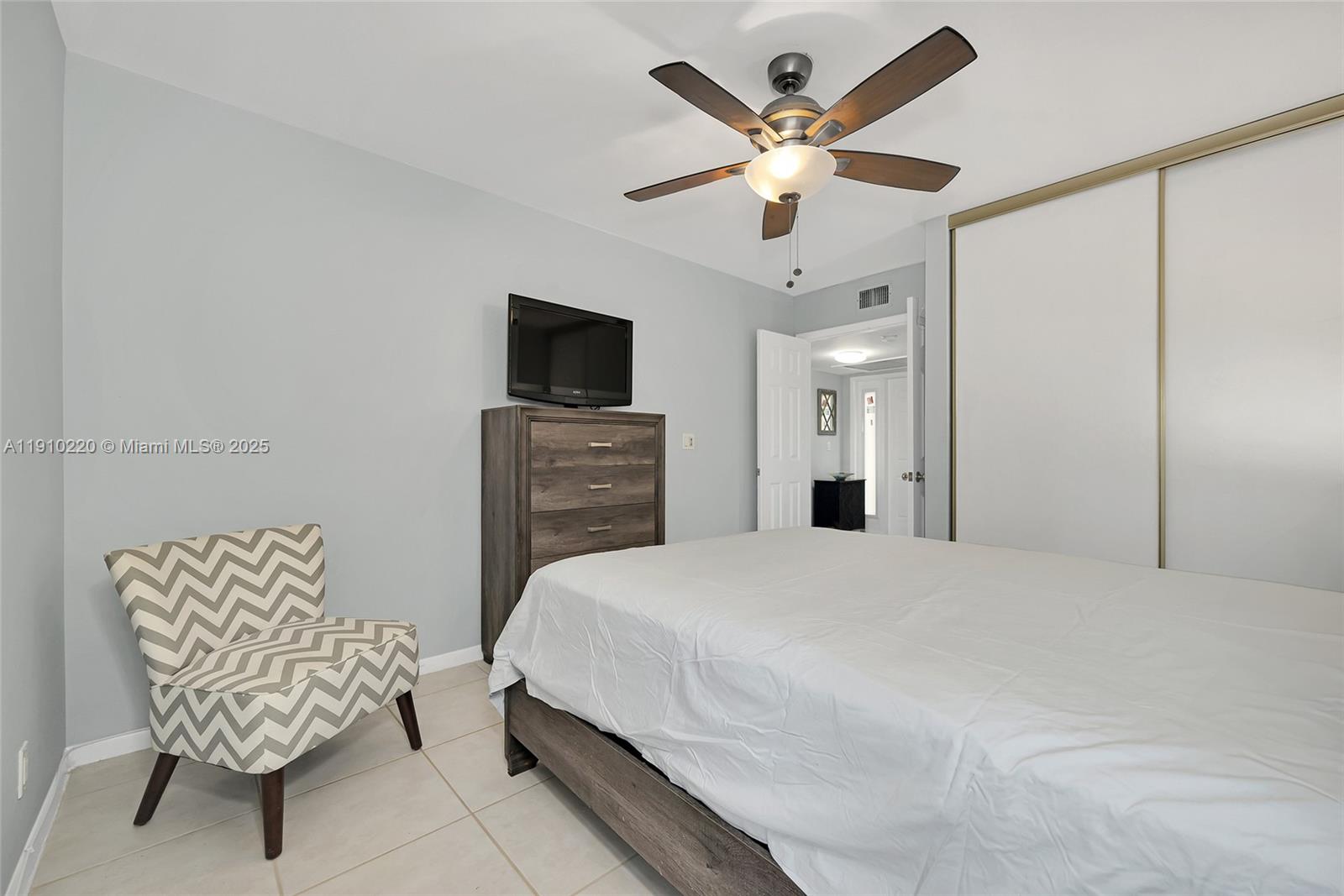 APPLEWOOD VILLAGE I-D CON - Residential Lease