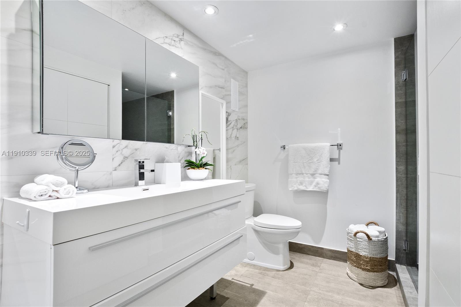 HAMPTONS WEST CONDO - Residential