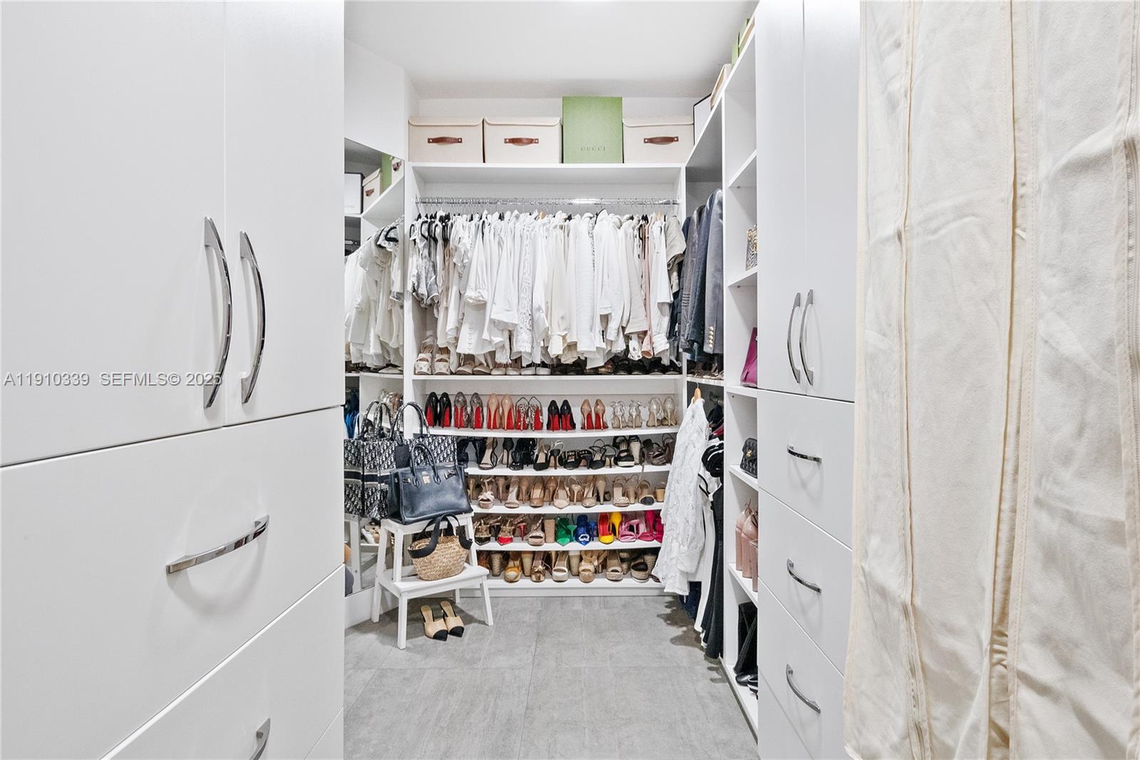 HAMPTONS WEST CONDO - Residential