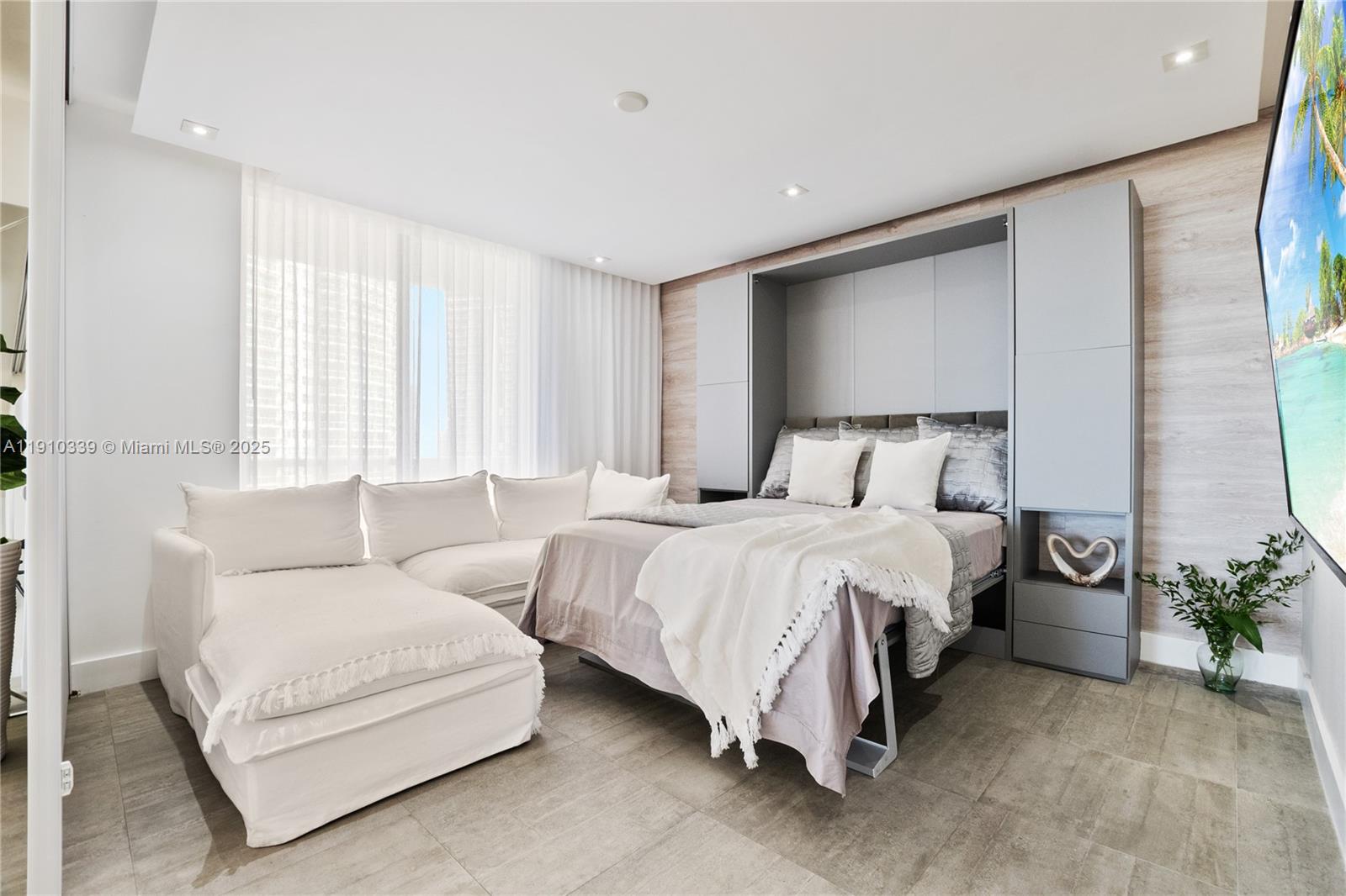 HAMPTONS WEST CONDO - Residential