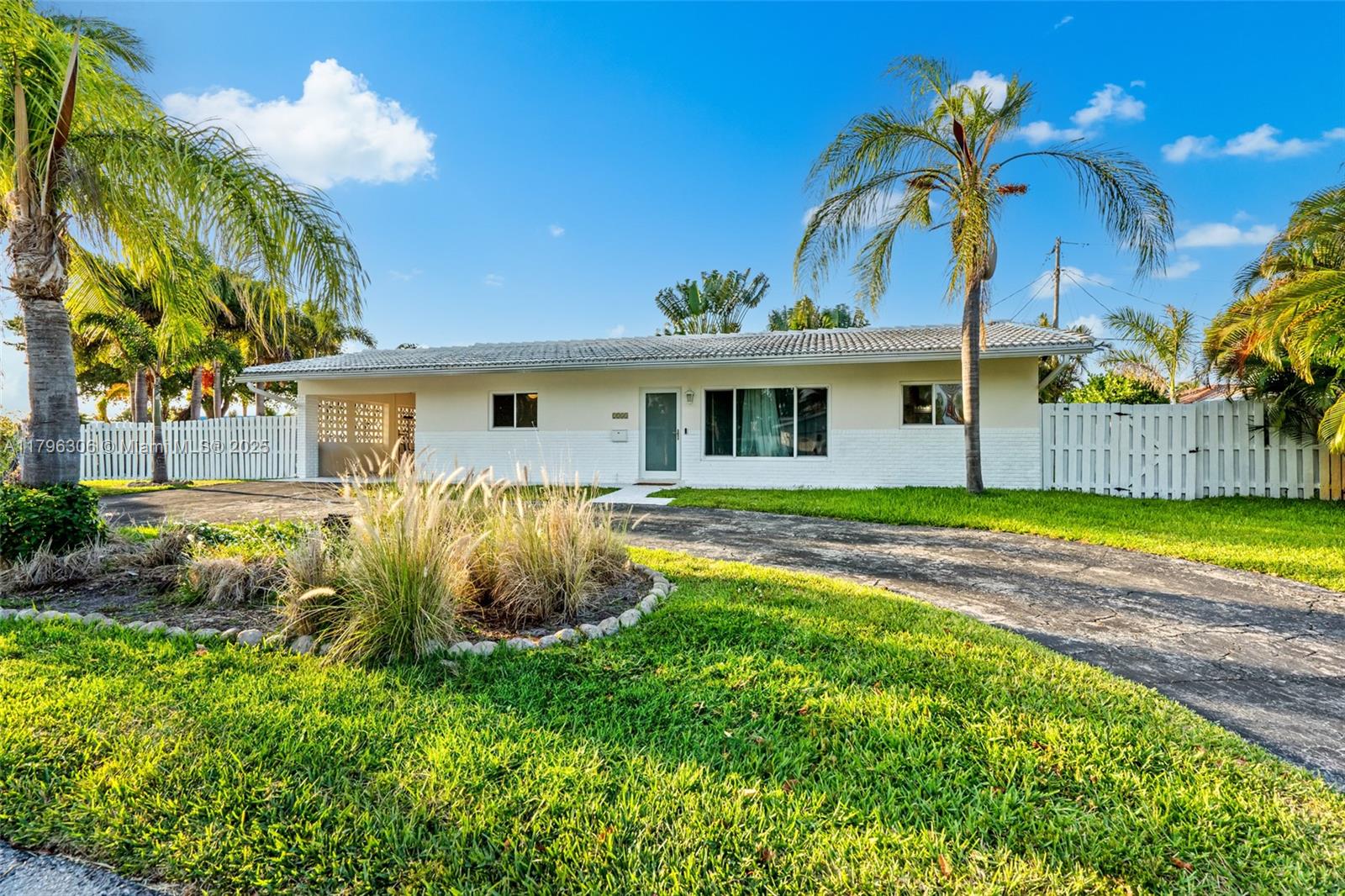 Rental Property at 2231 Ne 38th St, Lighthouse Point, Broward County, Florida - Bedrooms: 3 
Bathrooms: 2  - $4,500 MO.