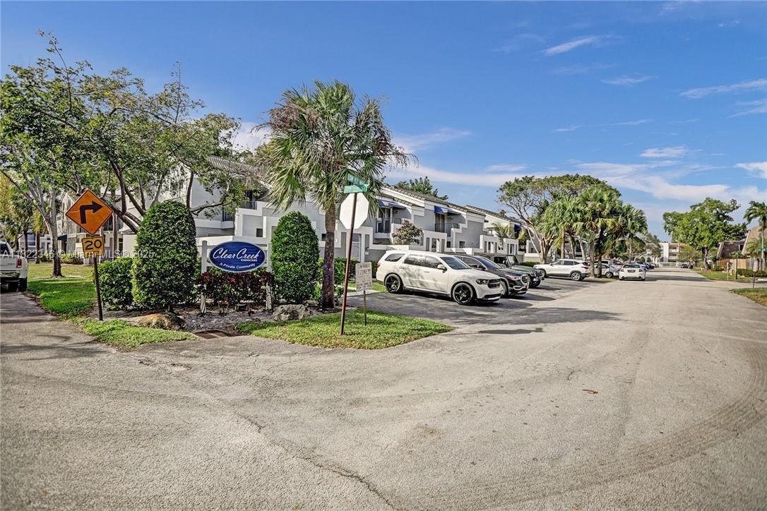 CROSS CREEK TOWNHOMES PLA - Residential