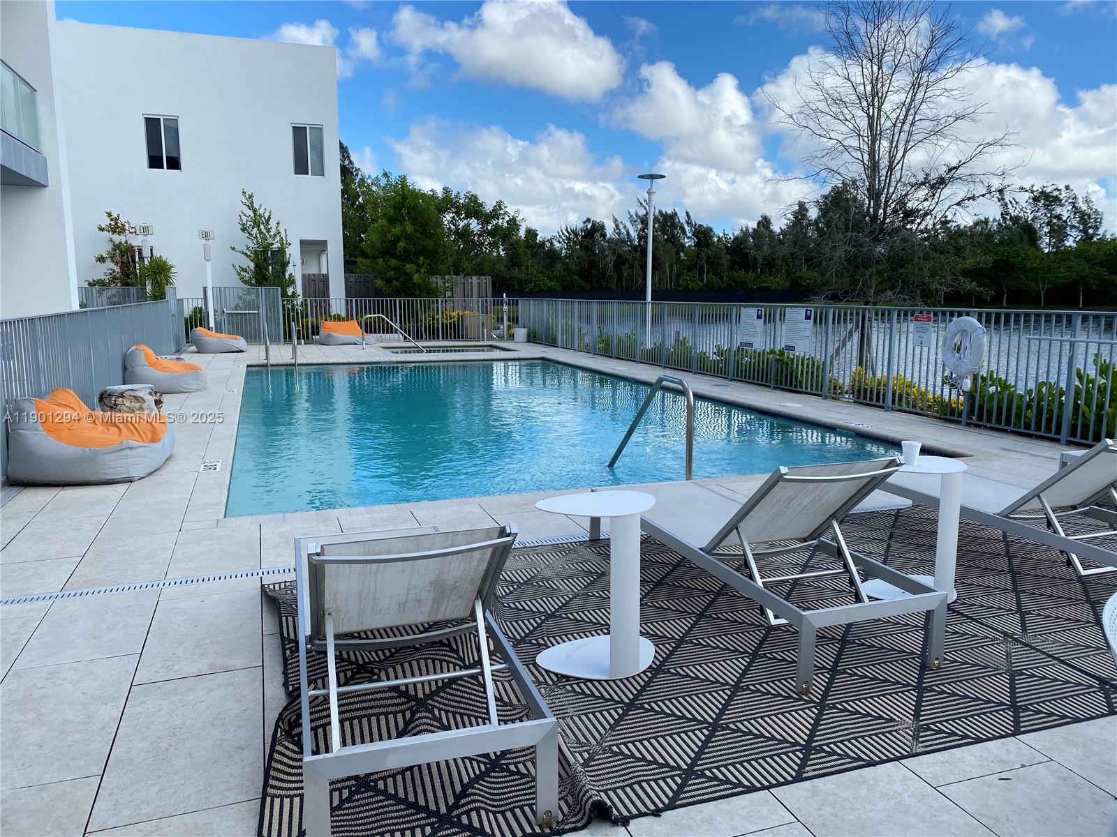 DORAL PALMS NORTH - Residential