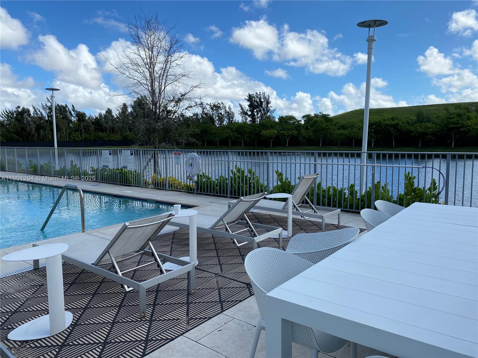 DORAL PALMS NORTH - Residential