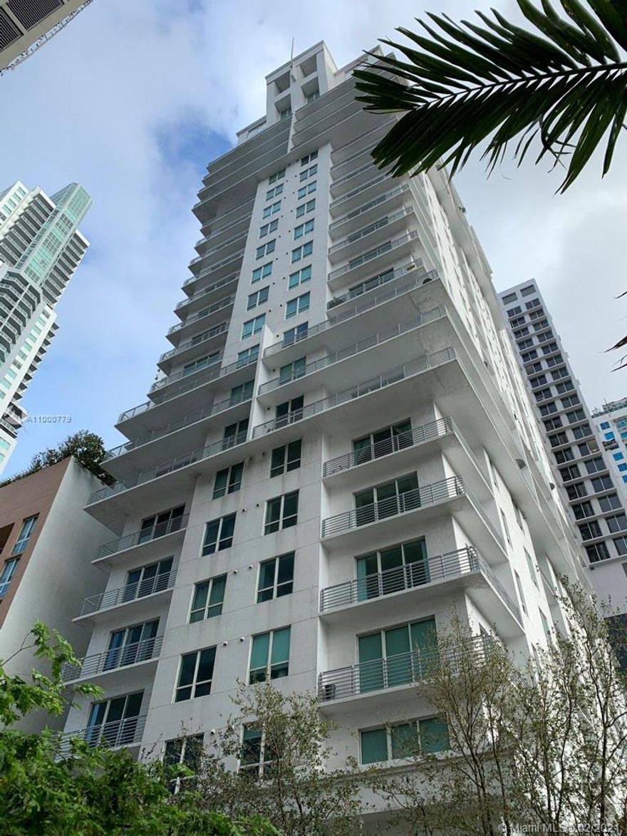 Beautiful loft-style 1bed, 1bath condo overlooking Biscayne Bay, Port of Miami, and the Miami Skyline. Gorgeous views of the bay and the city. 10' ceilings, stylish kitchen with matching appliances and bath. Bldg amenities includes: Pool, Jacuzzi, and Gym, Party Room, and 24 hrs security. Centrally located within walking distance to Bayside Mall, Bayfront Park, Arena, and Performing Art Center and minutes to South Beach, Coconut Grove, Coral Gables, and Miami Int. Airport.

2021 monthly maintenance fee is $578.14 which includes internet, water & sewer.