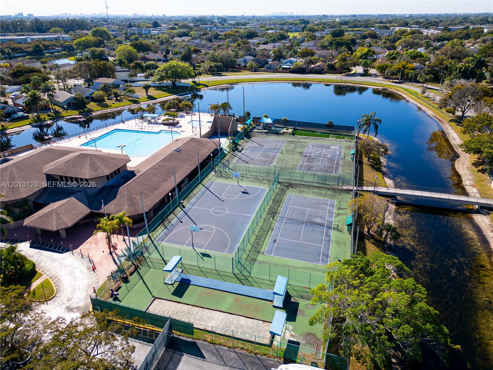 CENTURA PARC - Residential Lease