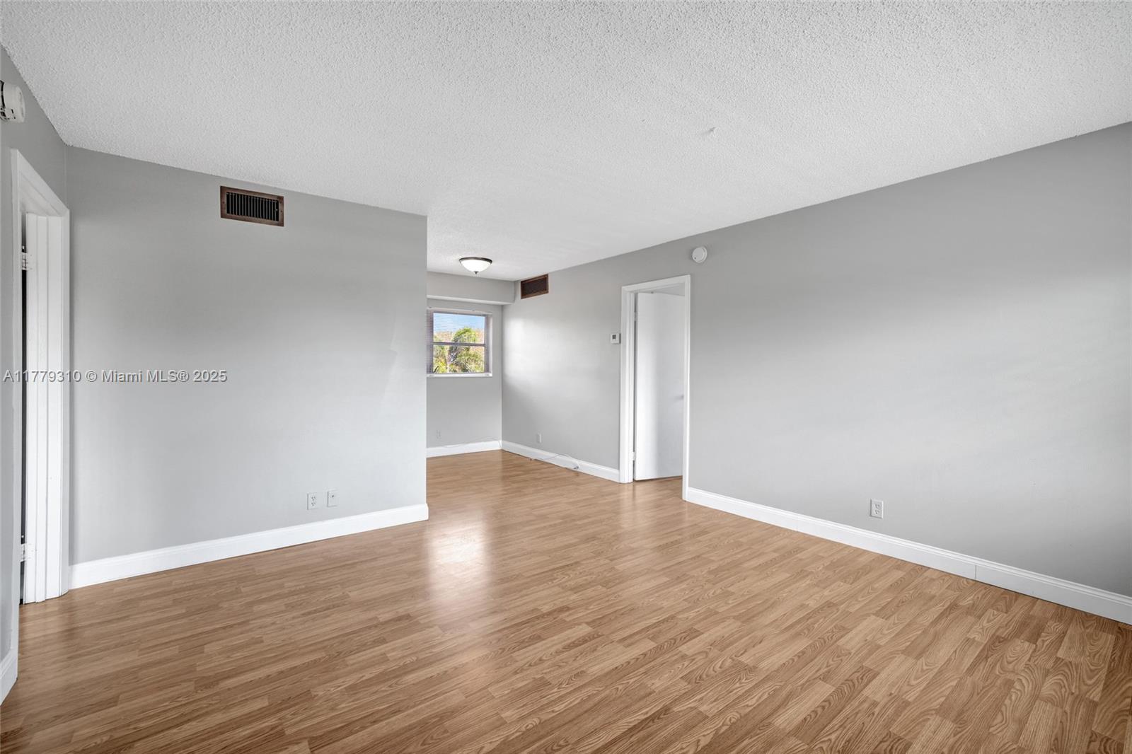 609 NE 13th Ave 301