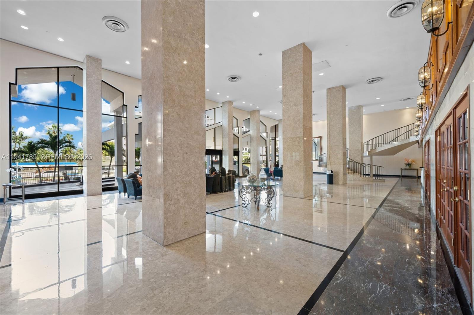 5601 Collins Ave 607