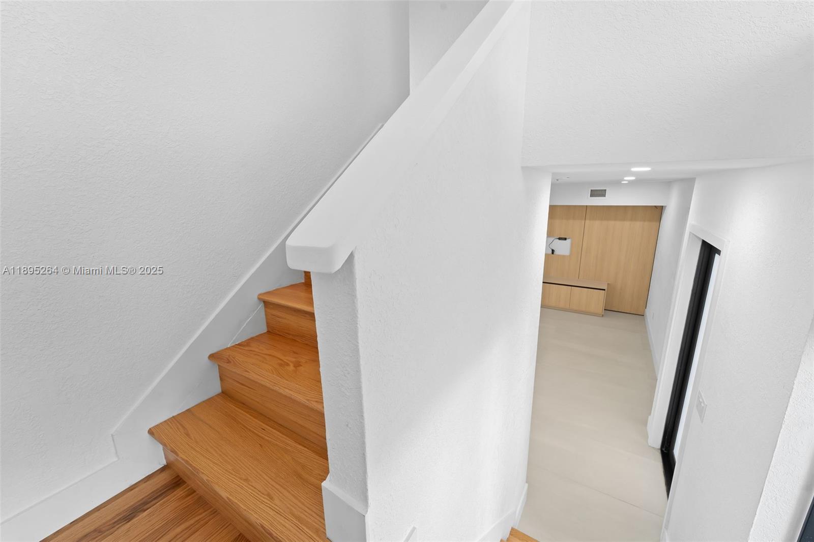 SNAPPER CREEK TOWNHOUSES - Residential Lease
