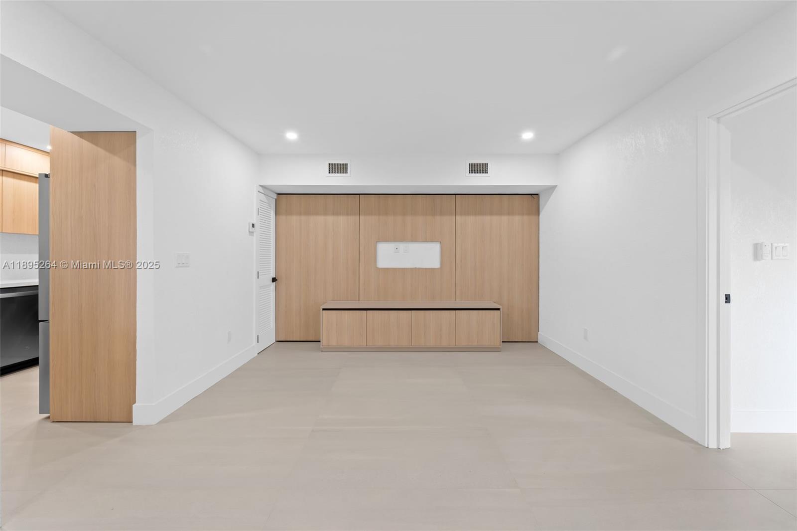 SNAPPER CREEK TOWNHOUSES - Residential Lease