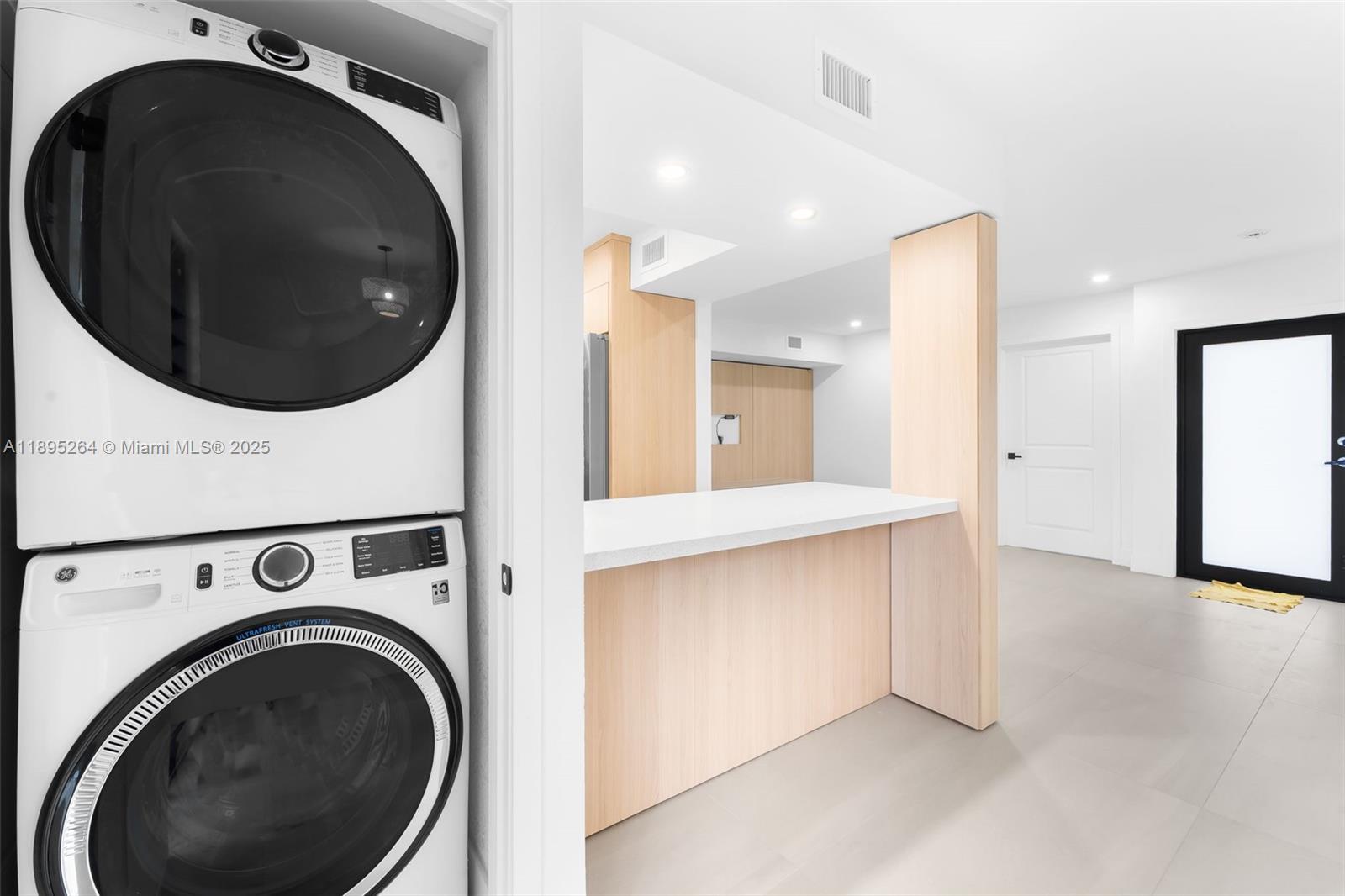 SNAPPER CREEK TOWNHOUSES - Residential Lease
