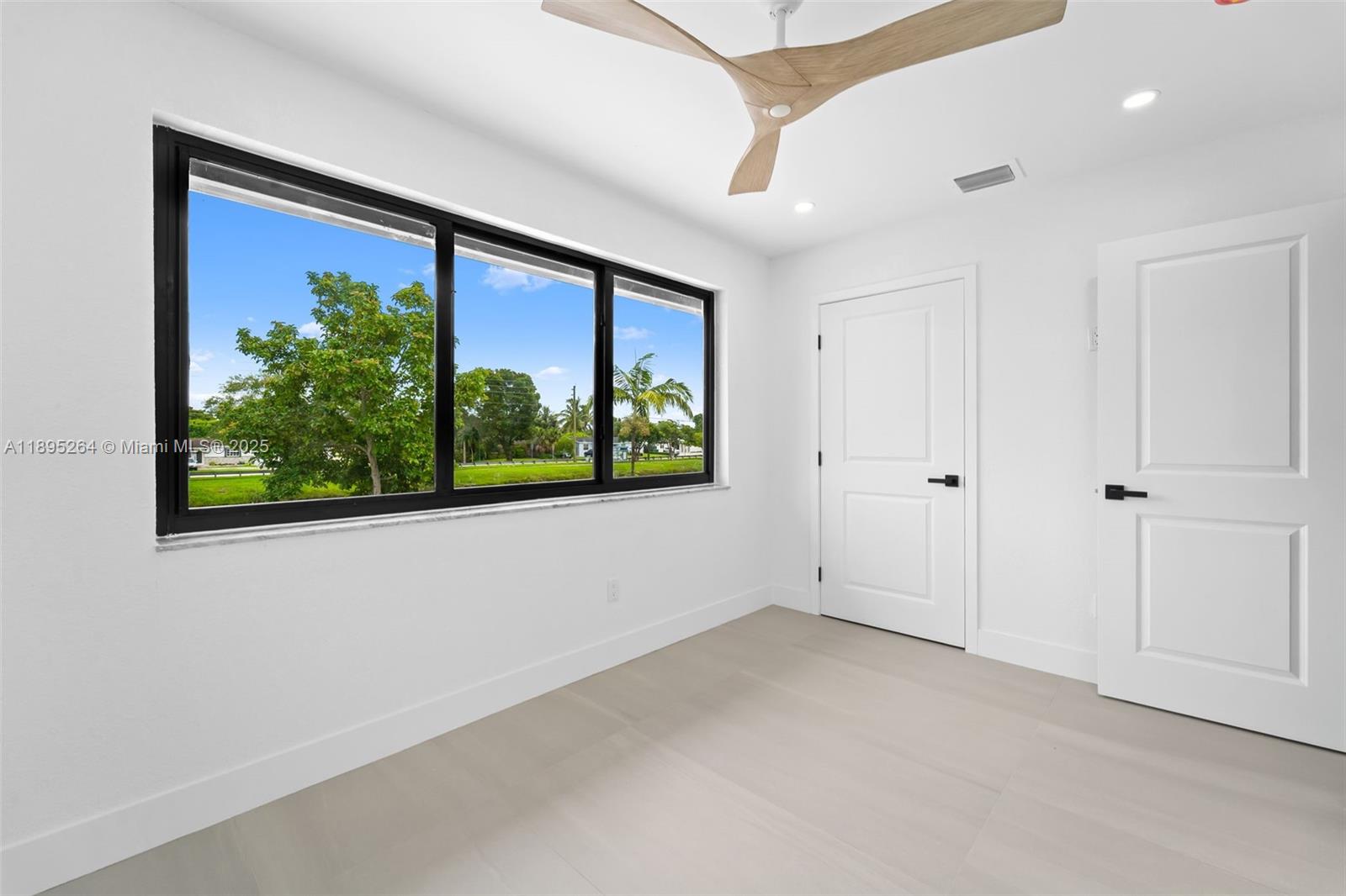 SNAPPER CREEK TOWNHOUSES - Residential Lease