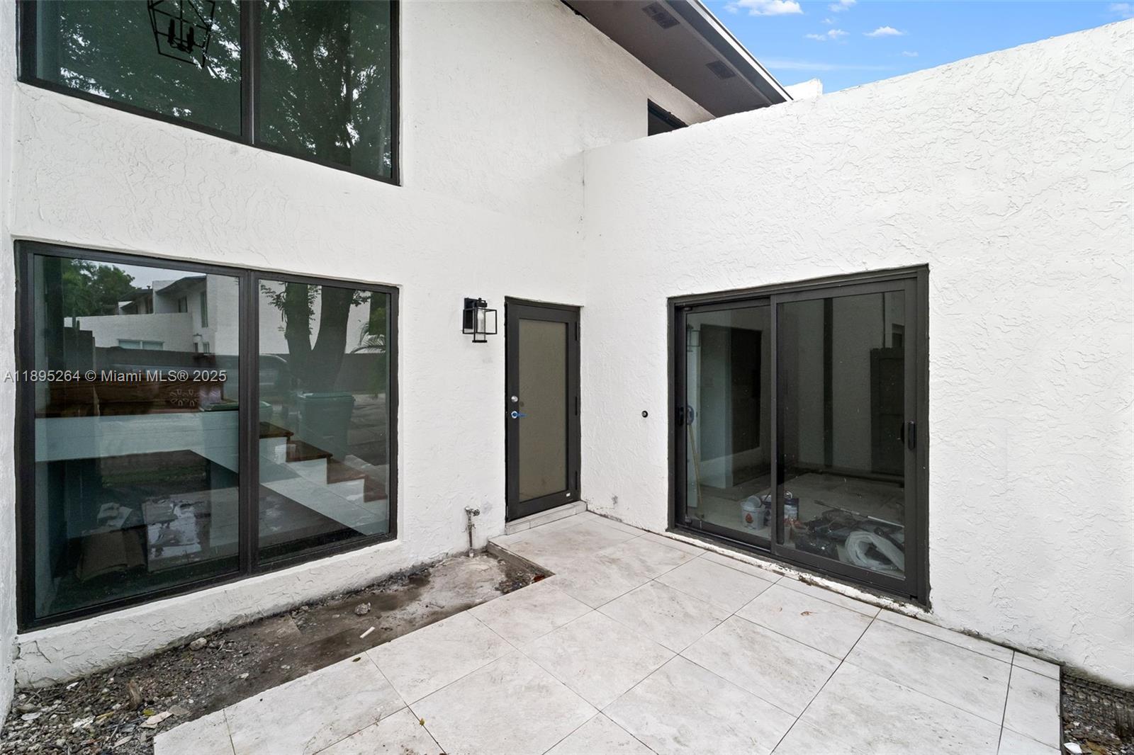 SNAPPER CREEK TOWNHOUSES - Residential Lease