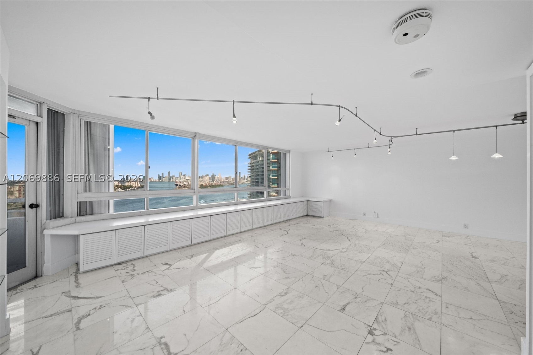400 S Pointe Dr 1905
