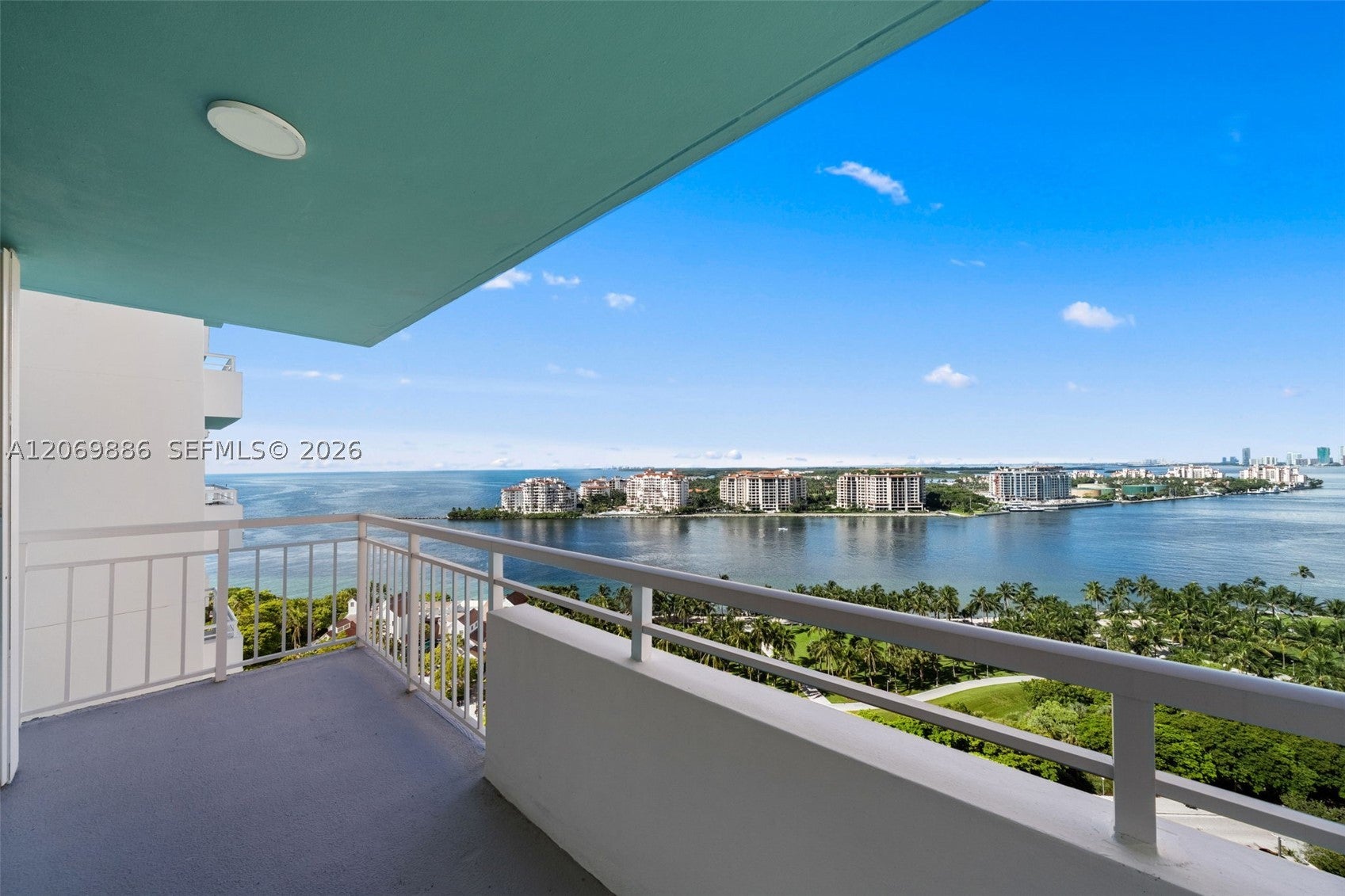 400 S Pointe Dr