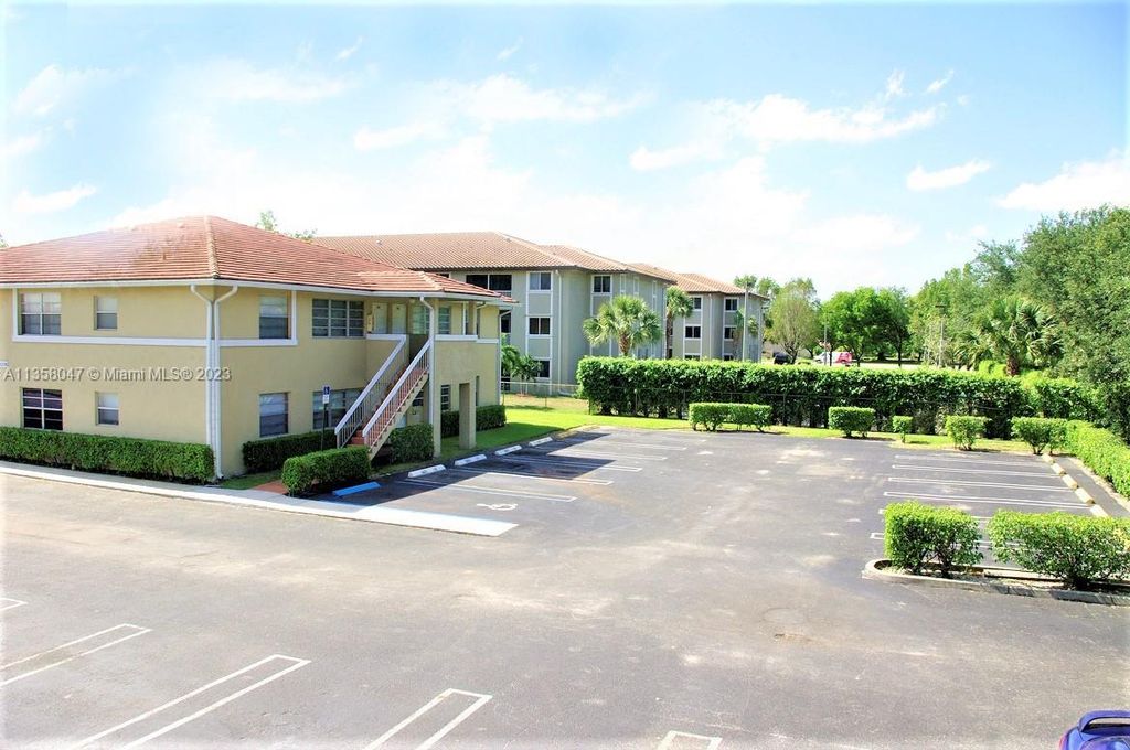 Photo of 808 Twin Lakes Dr #17-F, Coral Springs, FL 33071 (MLS # A11358047)