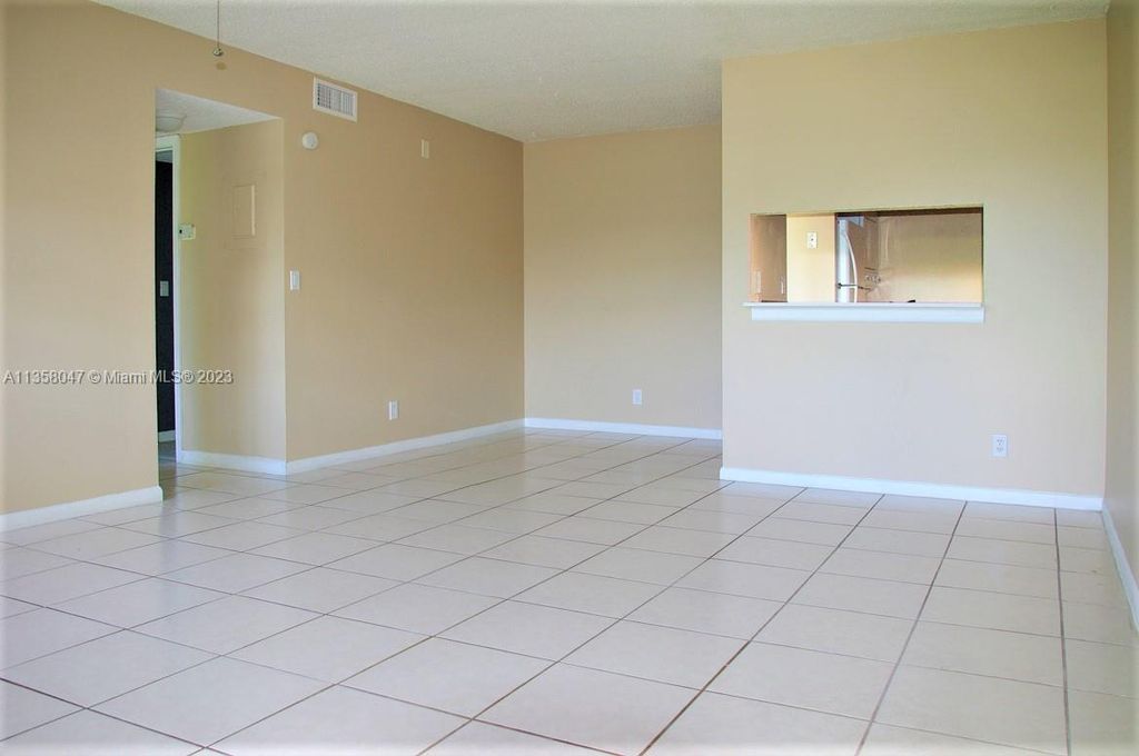 Photo of 808 Twin Lakes Dr #17-F, Coral Springs, FL 33071 (MLS # A11358047)