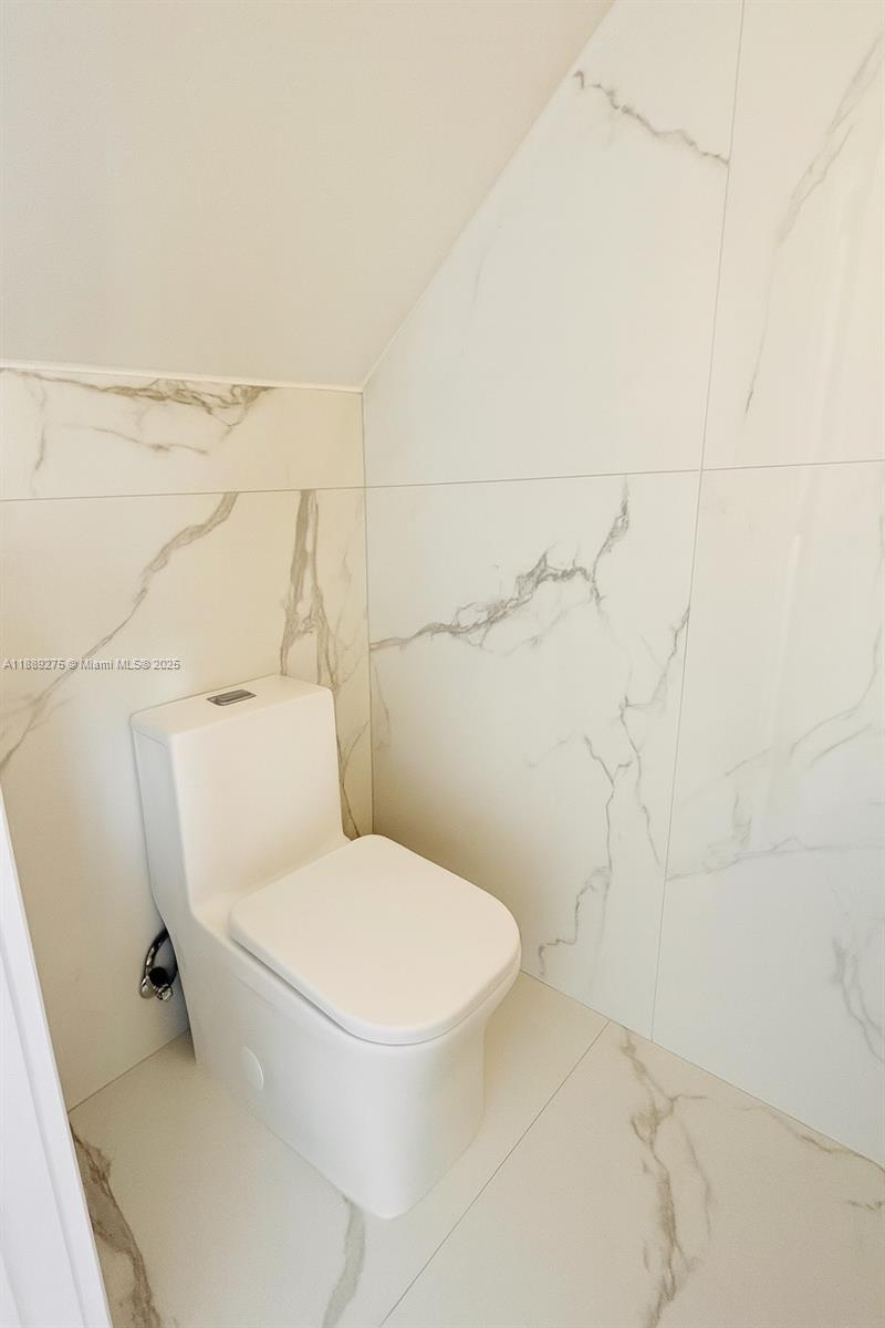 LEEWARD POINT CONDO - Residential Lease