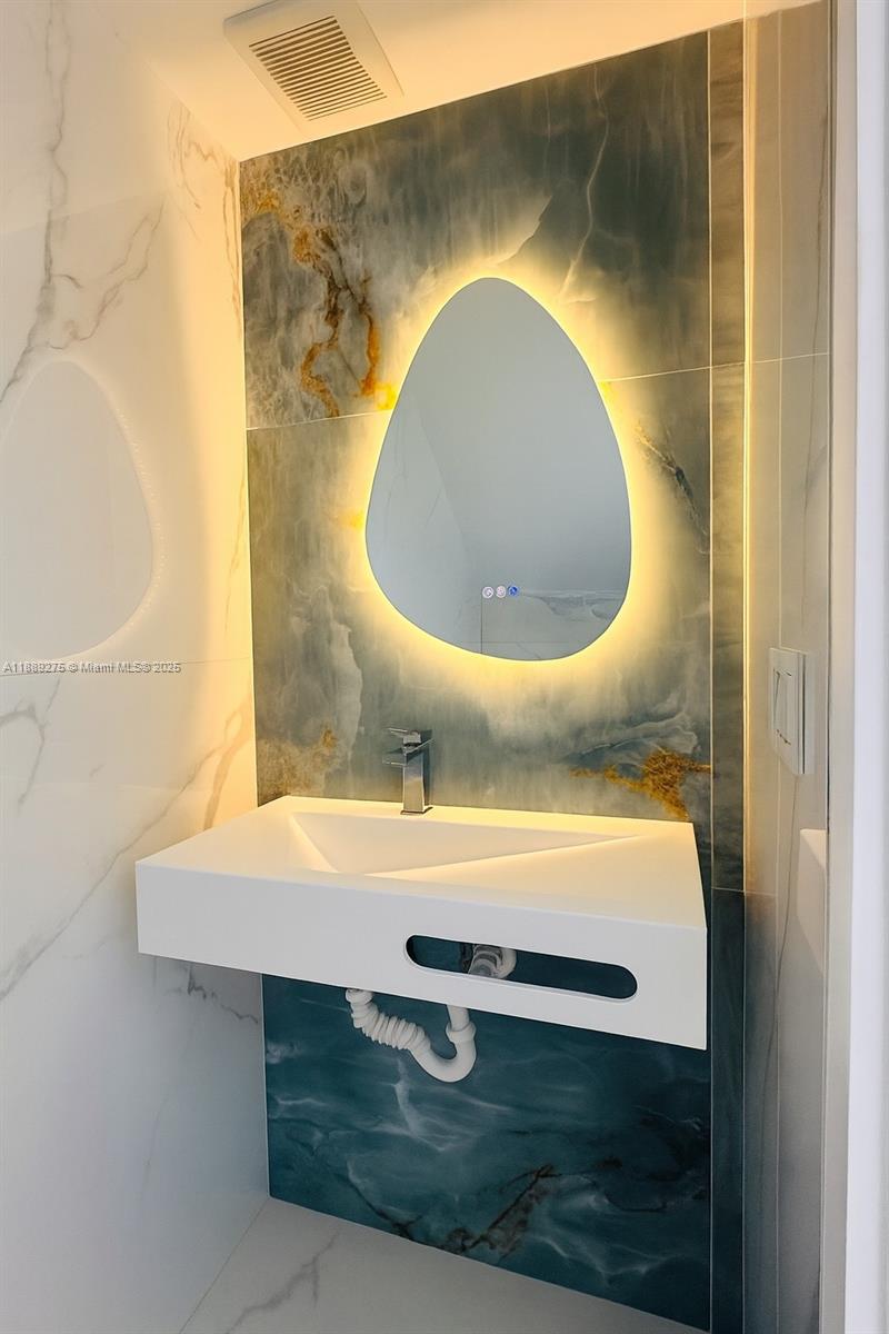 LEEWARD POINT CONDO - Residential Lease