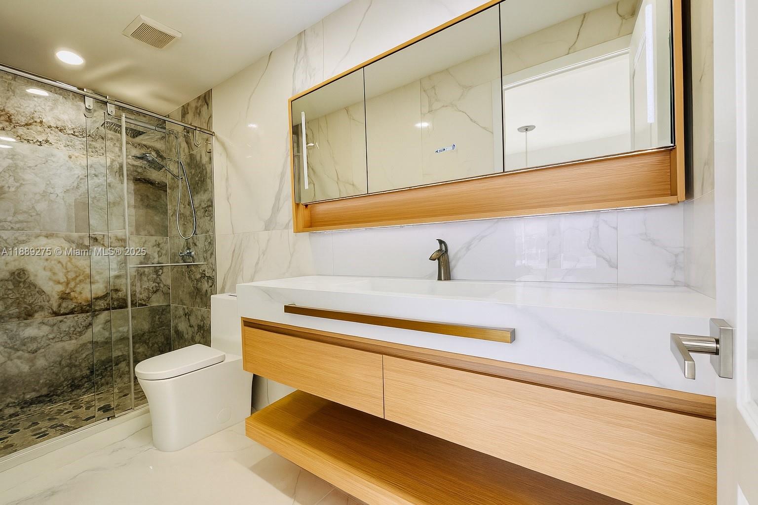 LEEWARD POINT CONDO - Residential Lease