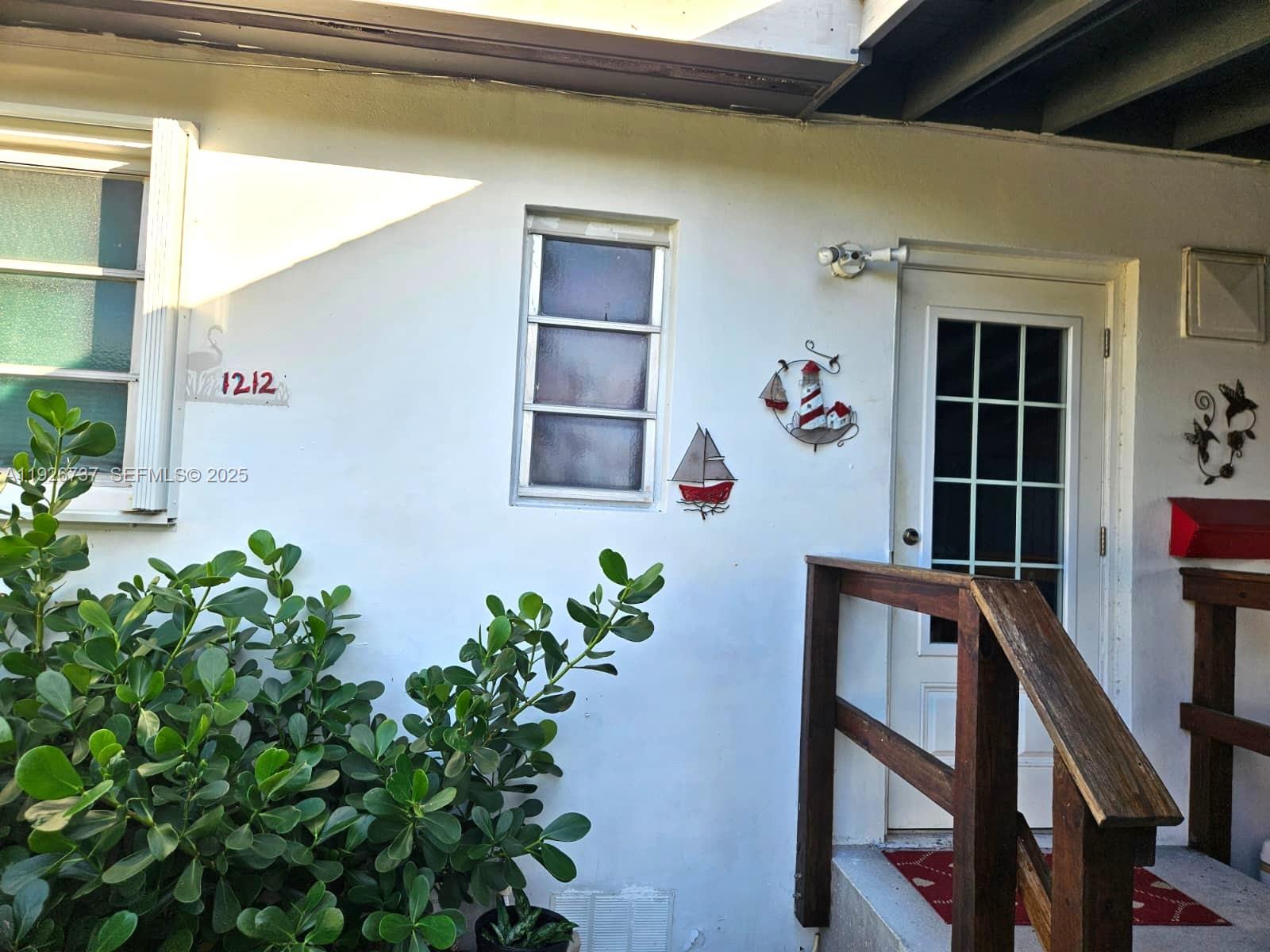 LAUDERDALE HARBORS - Residential