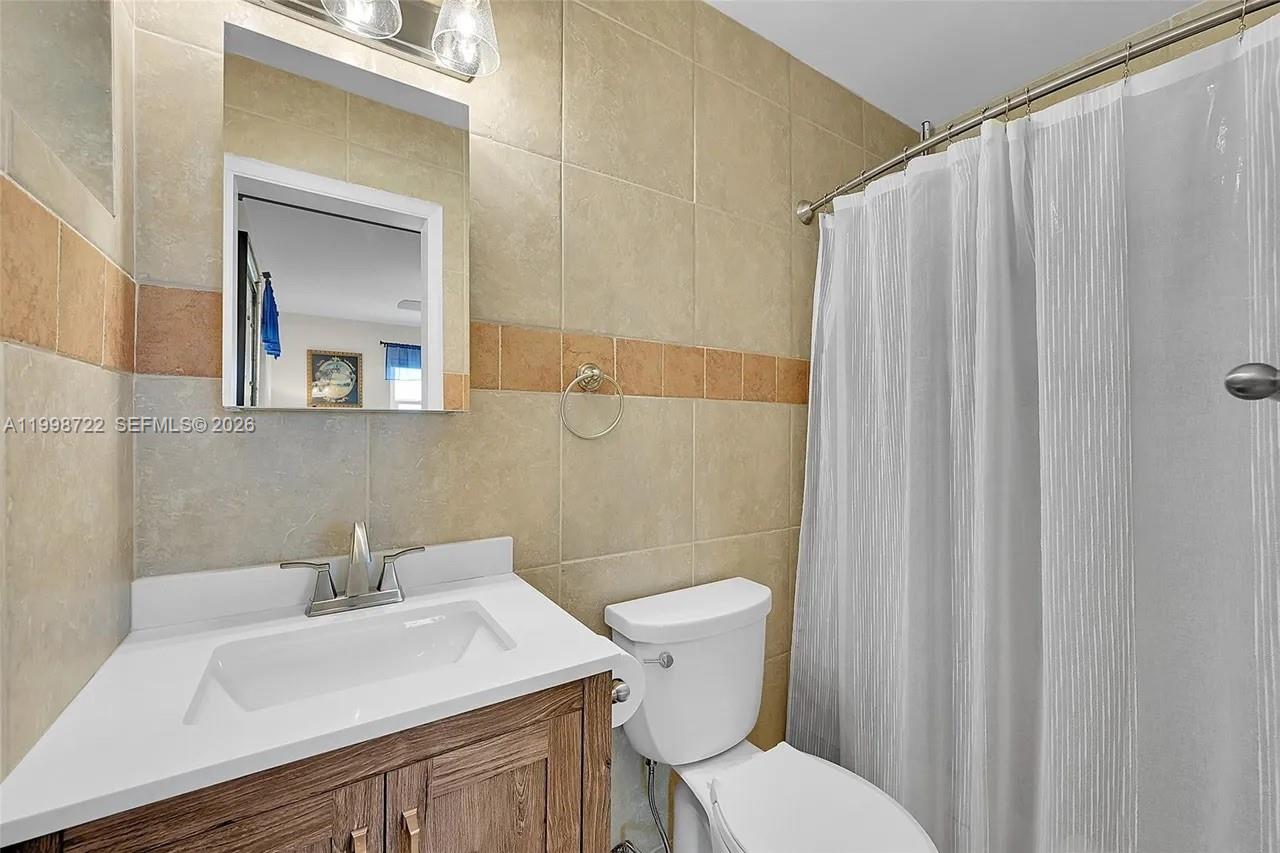 LYONS PARK FIRST ADD - Residential Lease