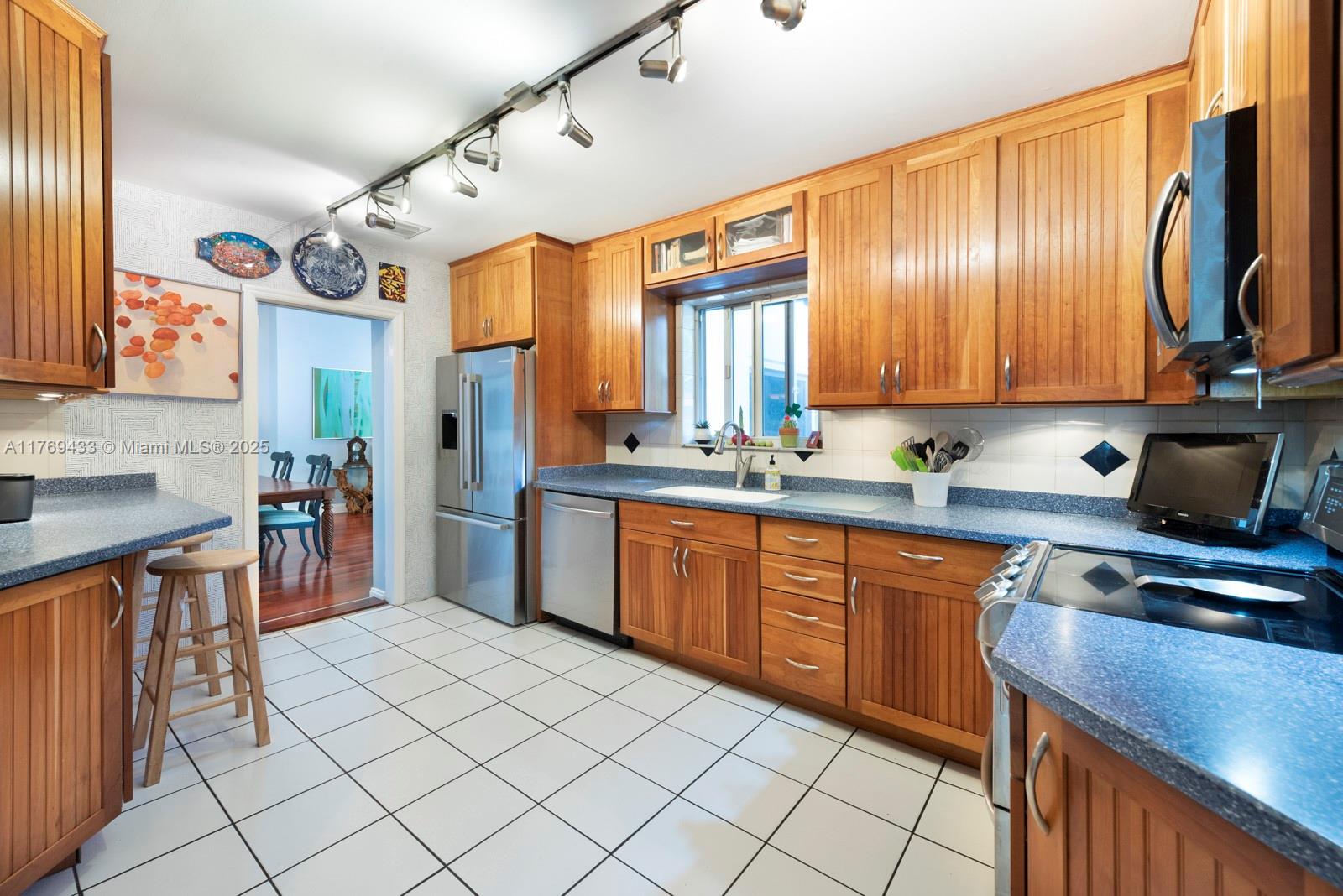 MIAMI SHORES SEC 8 REV - Residential