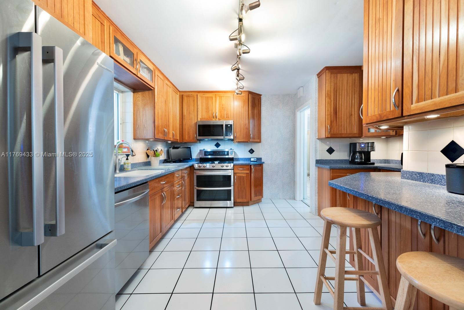 MIAMI SHORES SEC 8 REV - Residential