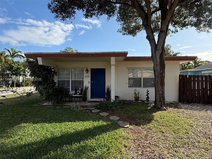 Charming 2BD/1BA home with a detached 1BD/1BA cottage in the heart of Fort Lauderdale. The main home features a spacious interior with two large bedrooms accommodating king and queen beds, a full bathroom, and an oversized kitchen with ample space and direct access to the backyard. Step outside to a beautiful patio area perfect for relaxing or entertaining, complete with a full jacuzzi. The property also includes a convenient laundry area with washer and dryer.  No Homeowner's Association...
The detached cottage offers a private 1BD/1BA layout and has been successfully rented on Airbnb and VRBO, providing excellent income potential. Ideally located near Wilton Manors and Fort Lauderdale, approximately 2 miles from Las Olas, 4 miles from Fort Lauderdale Beach, and 9 miles from Fort Lauderdale-Hollywood International Airport—just minutes from dining, shopping, dining, and entertainment.