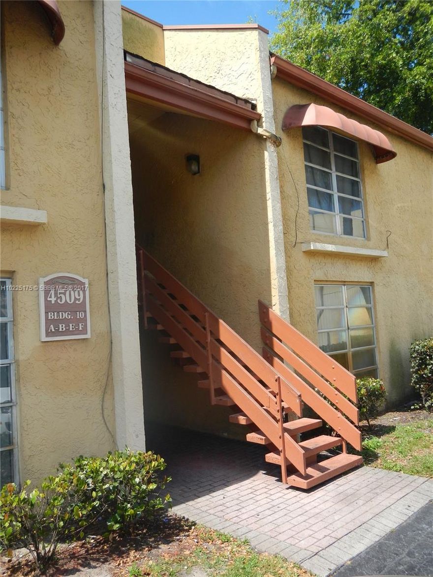 UPDATED 2 BED, 1 BATH  SECOND FLOOR CONDO UNIT, NICE FLOOR PLAN, VERY SPACIOUS TILED FLOOR THROUGHOUT, DINING ROOM SEPARATE FROM LIVING ROOM, SCREENING BALCONY. NEAR SHOPPING, RESTAURANTS, AND PUBLIC TRANSPORTATION.