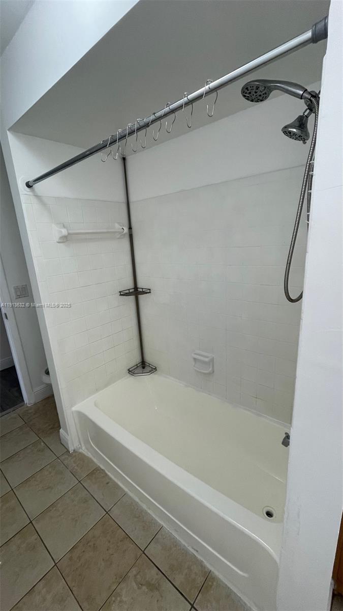 ROYAL POINCIANA CONDO - Residential Lease