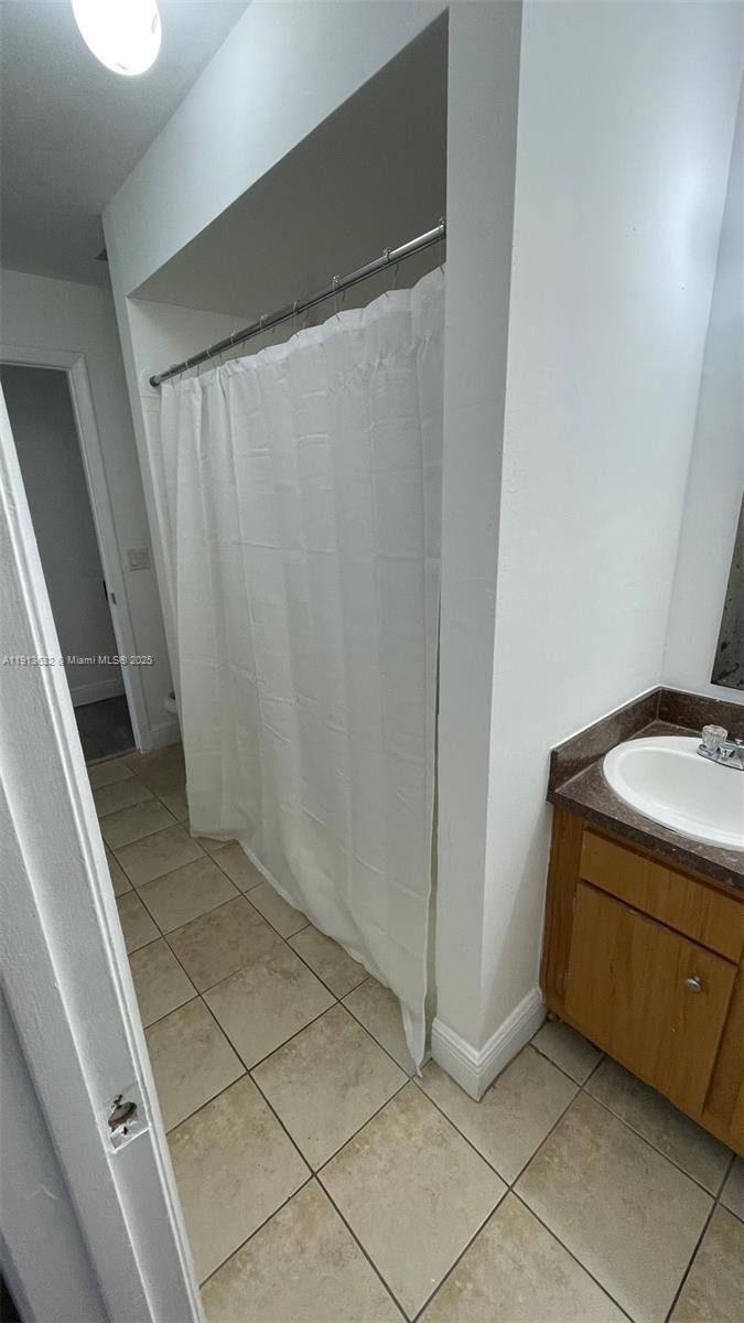 ROYAL POINCIANA CONDO - Residential Lease