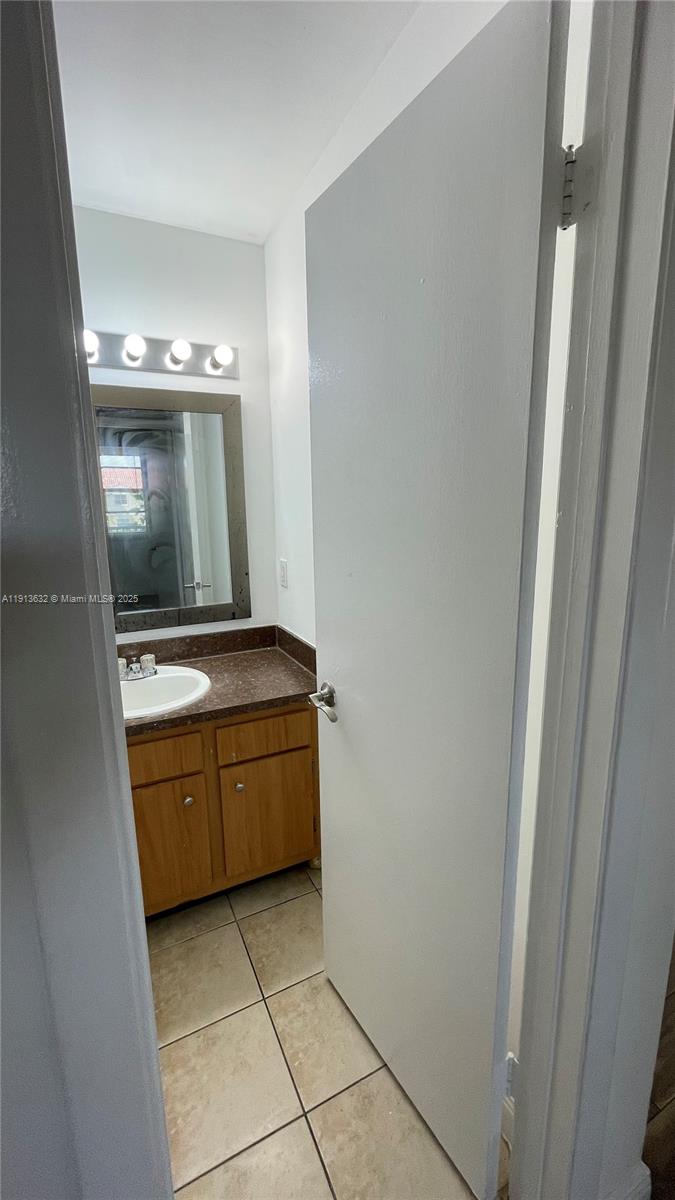 ROYAL POINCIANA CONDO - Residential Lease