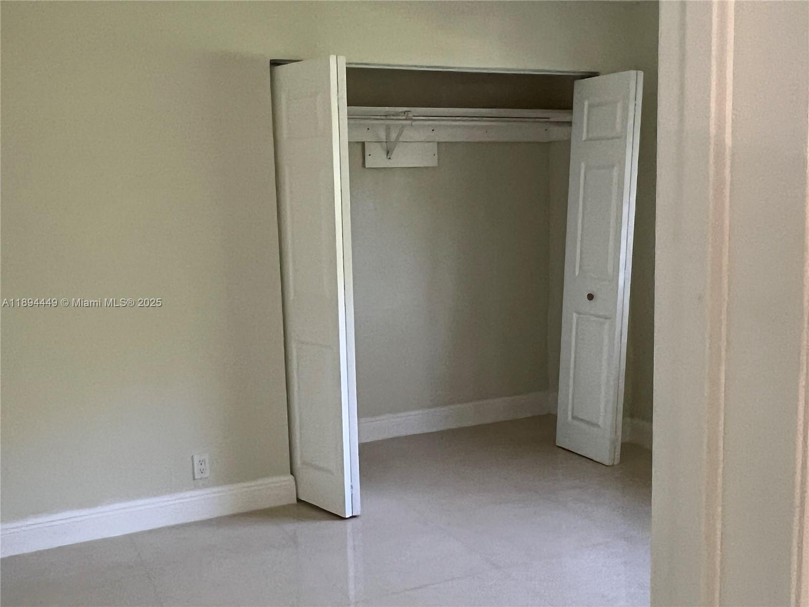 CORAL SPRINGS COUNTRY CLU - Residential Lease