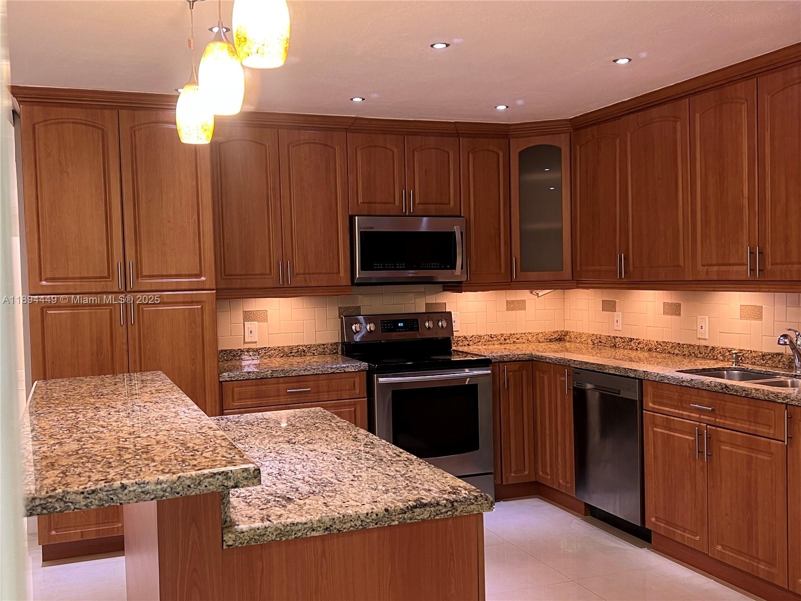 CORAL SPRINGS COUNTRY CLU - Residential Lease