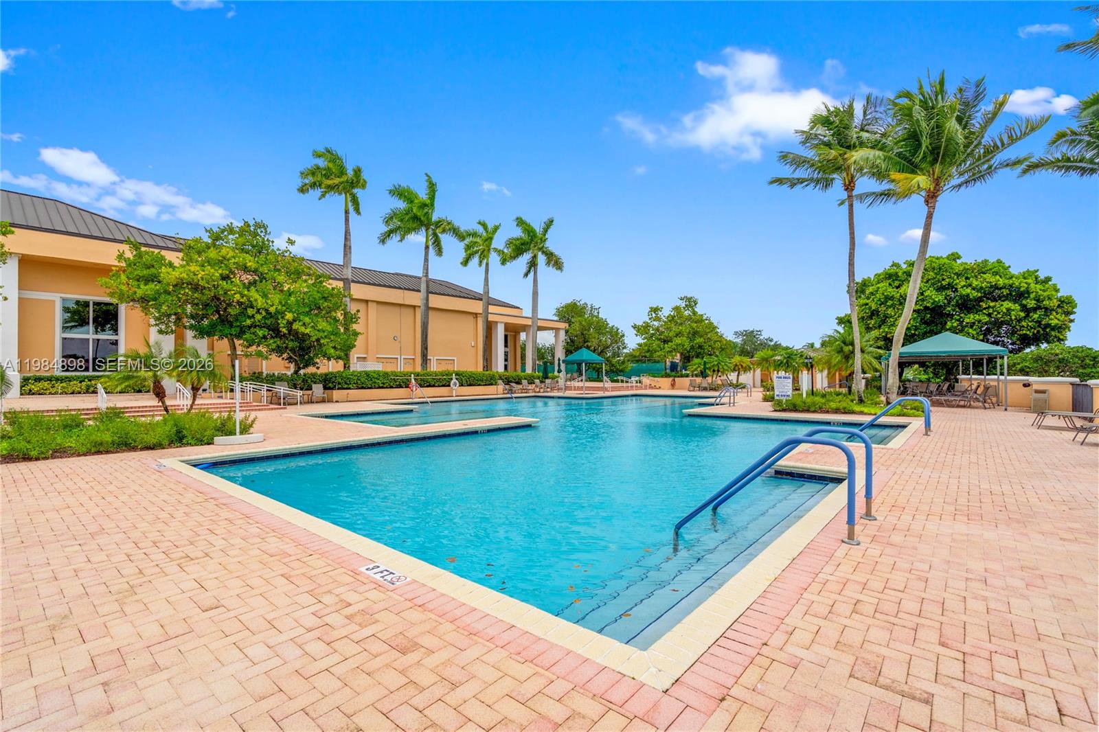 SOUTHAMPTON CONDOMINIUM - Residential