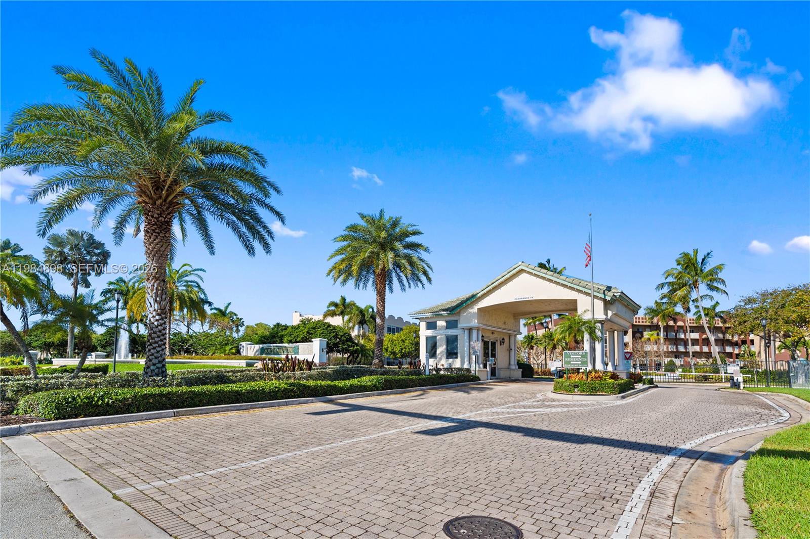 SOUTHAMPTON CONDOMINIUM - Residential