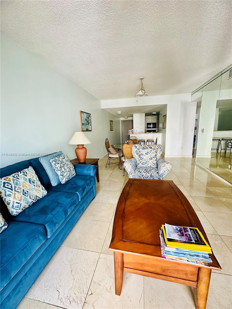 185 SE 14th Ter 1810