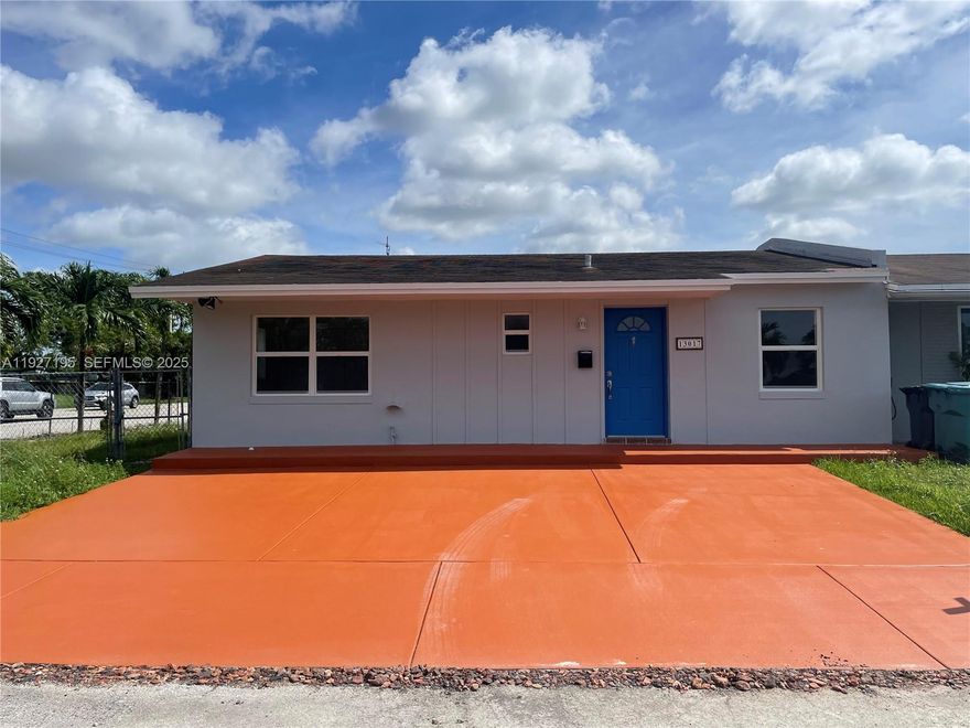 For Rent – 3 Bedroom Corner Unit in Miami-Dade (Greenglade Villas) Spacious and updated three-bedroom, one-bathroom corner unit available for lease in the desirable Greenglade Villas community. Conveniently located between SW 8th Street and Coral Way off 132nd Avenue, this family-oriented neighborhood offers both comfort and convenience. First and last months rent moves you in for qualified tenants. The home features a clean, modern interior, ample parking, and a side yard that provides space for additional vehicles. Situated near excellent public and private schools, this property is perfect for families seeking a well-maintained home in a great location.