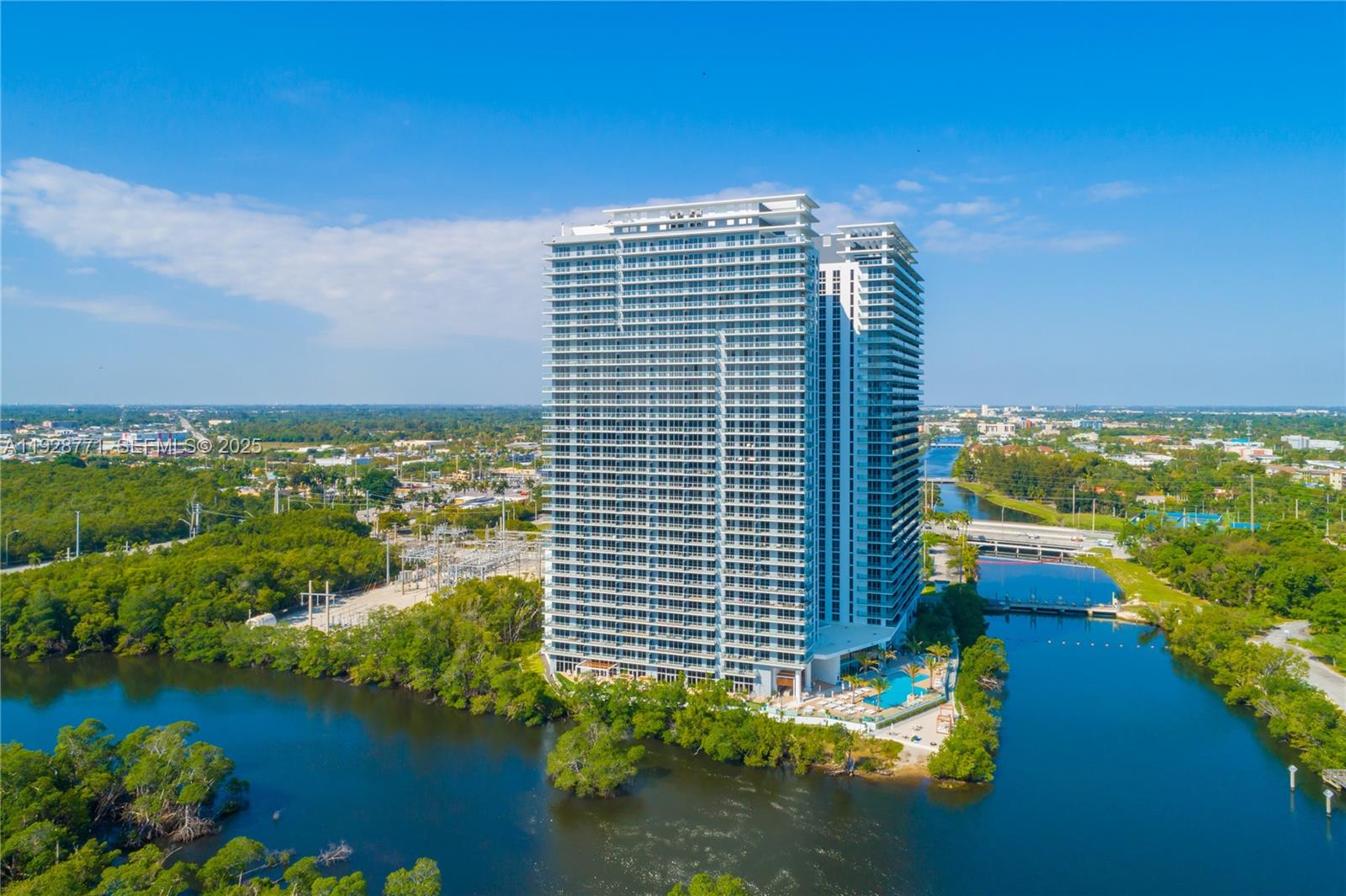 THE HARBOUR NORTH CONDO - Residential