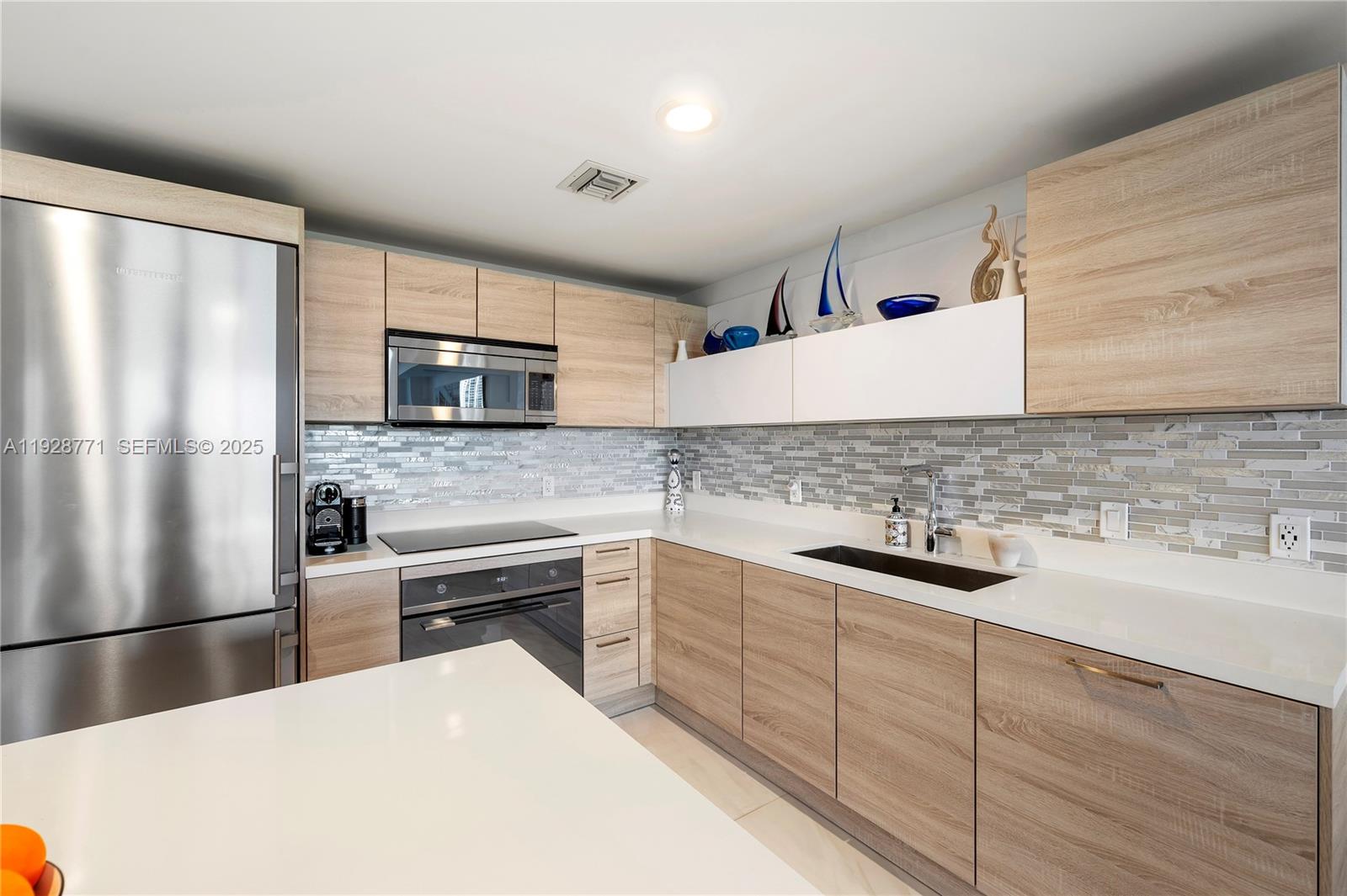 THE HARBOUR NORTH CONDO - Residential