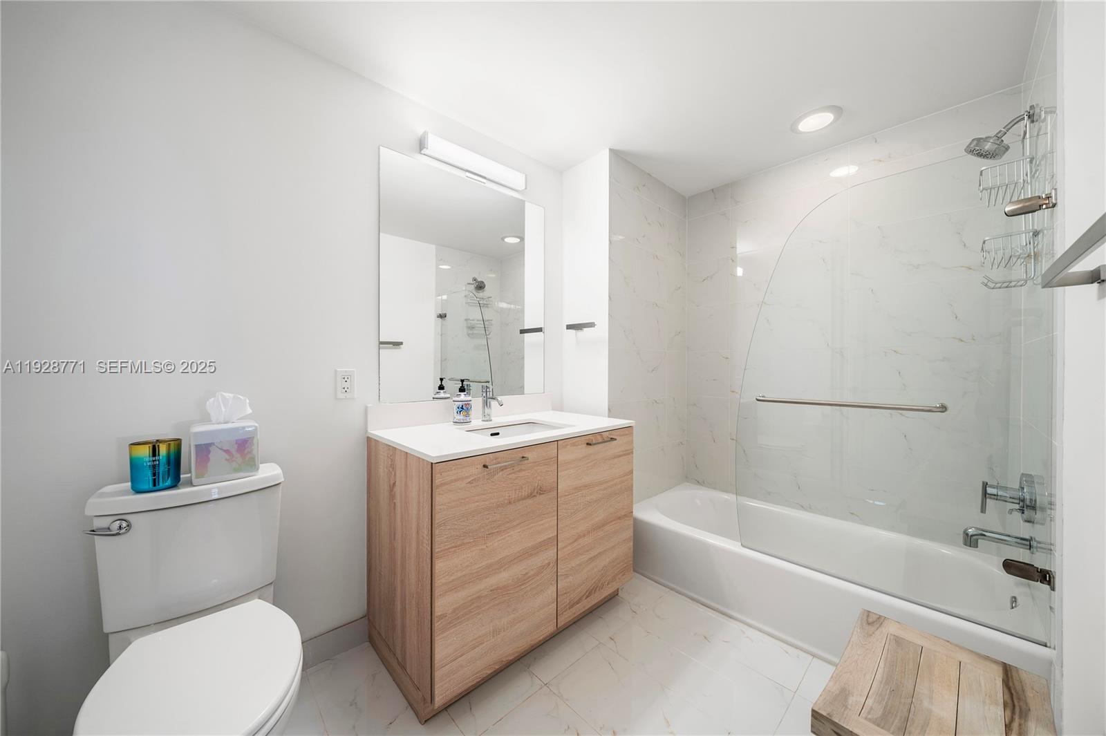 THE HARBOUR NORTH CONDO - Residential