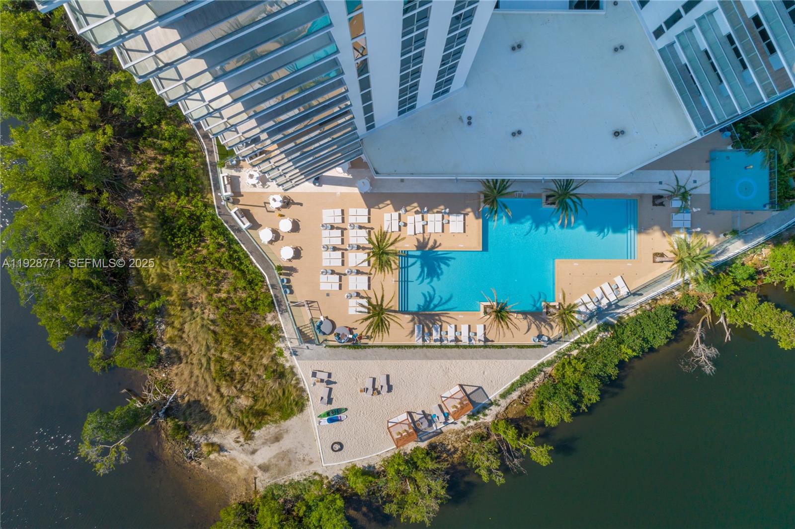 THE HARBOUR NORTH CONDO - Residential