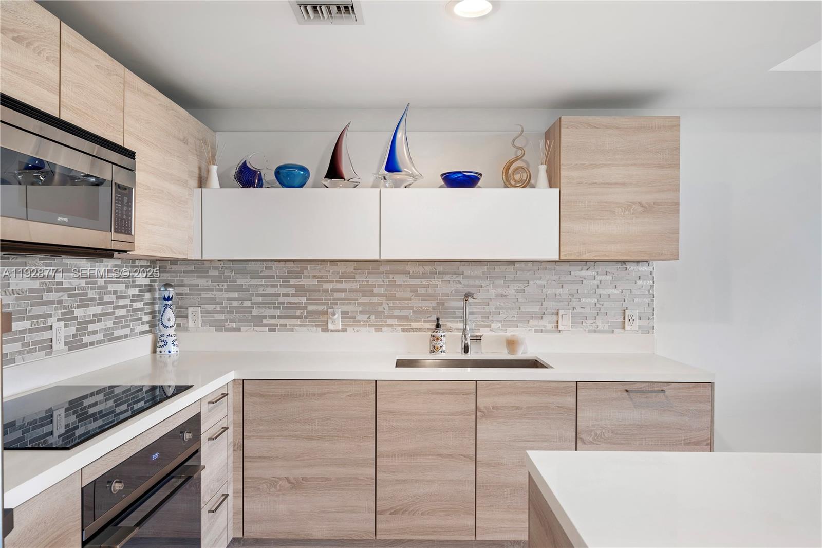 THE HARBOUR NORTH CONDO - Residential