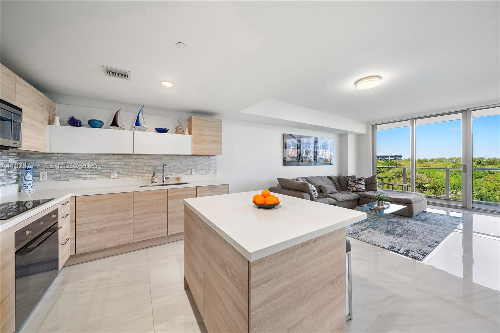 View photos, virtual tours, details... 16385 Biscayne Blvd 503