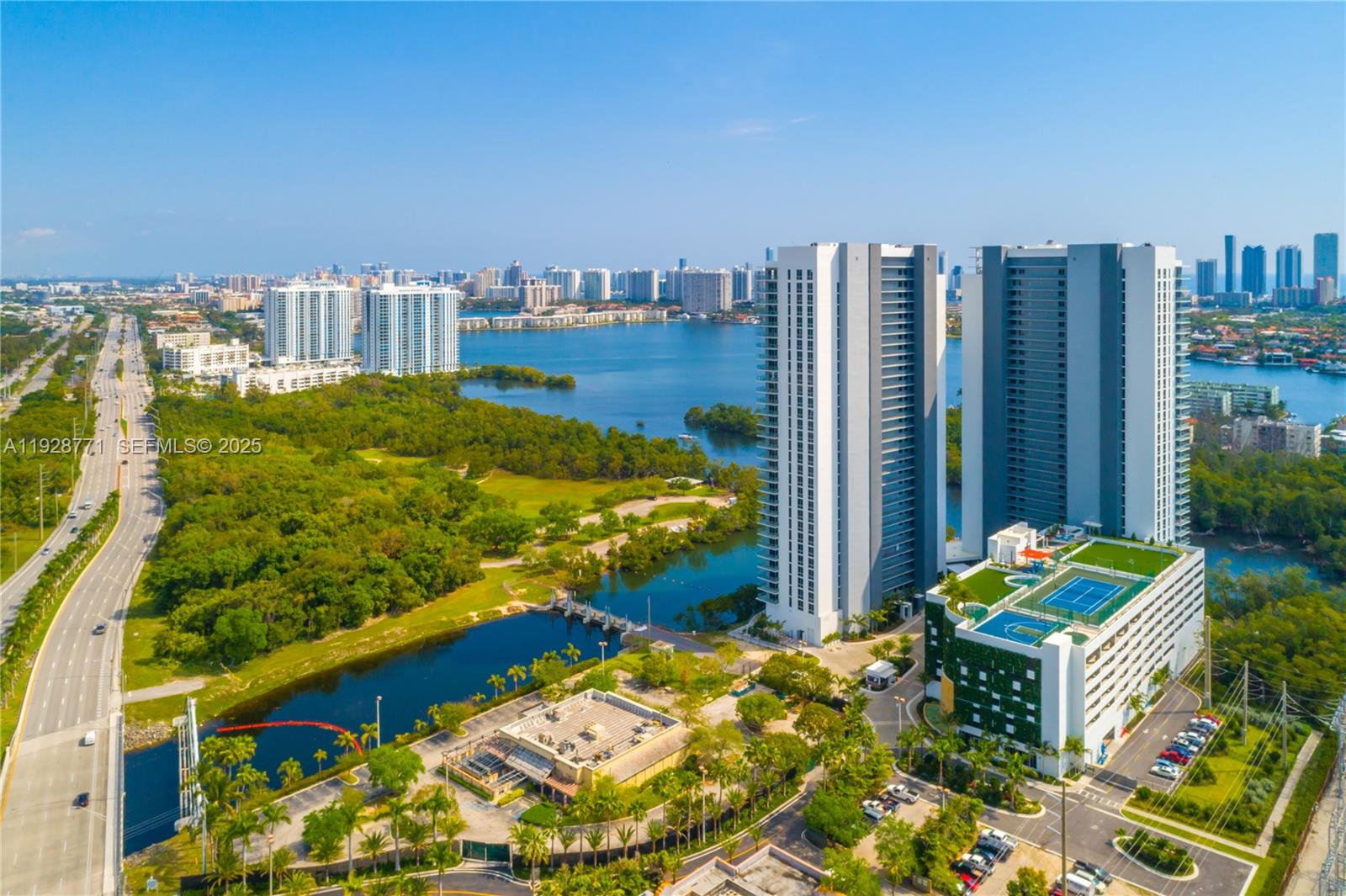 THE HARBOUR NORTH CONDO - Residential