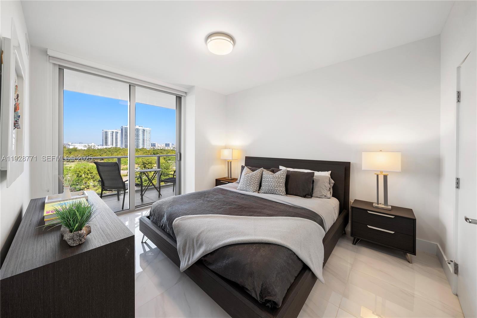 THE HARBOUR NORTH CONDO - Residential