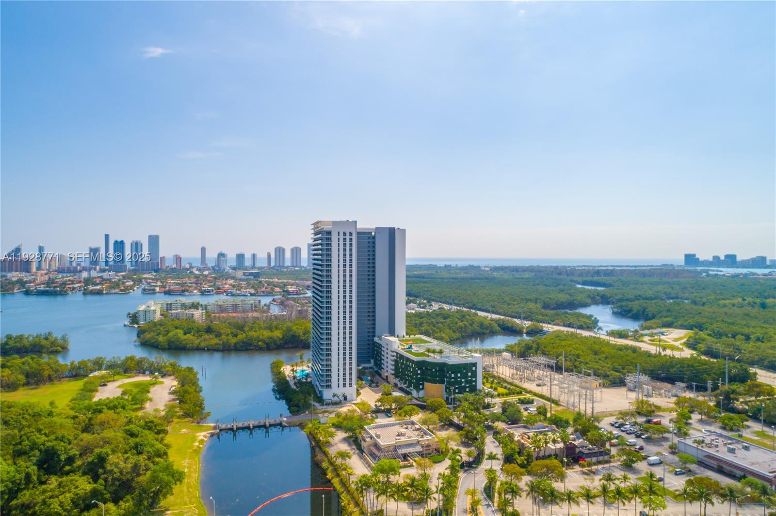 THE HARBOUR NORTH CONDO - Residential