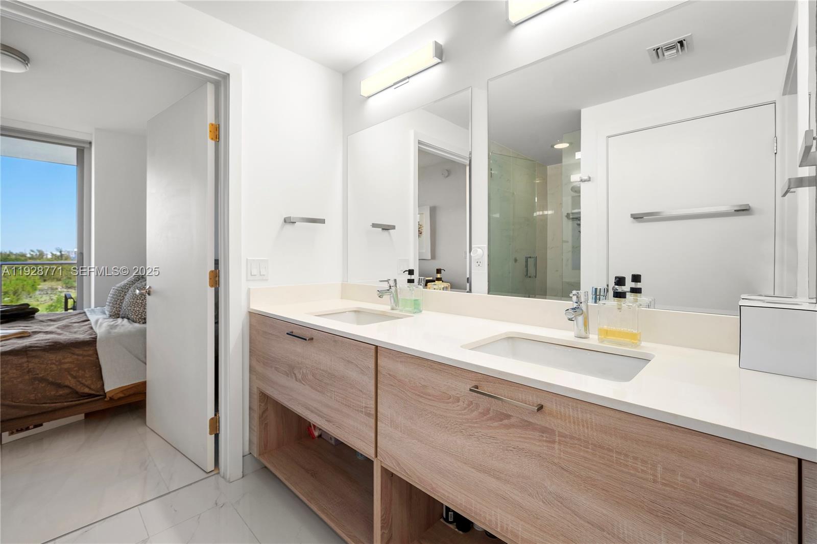 THE HARBOUR NORTH CONDO - Residential