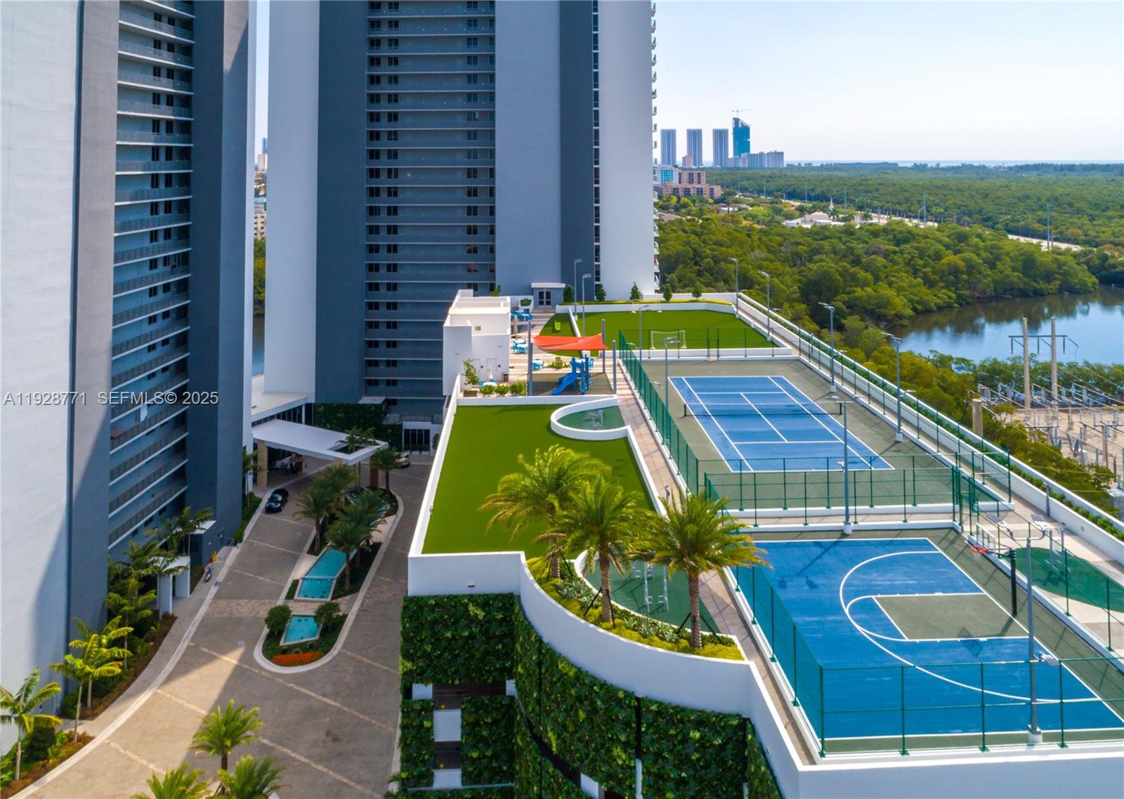 THE HARBOUR NORTH CONDO - Residential